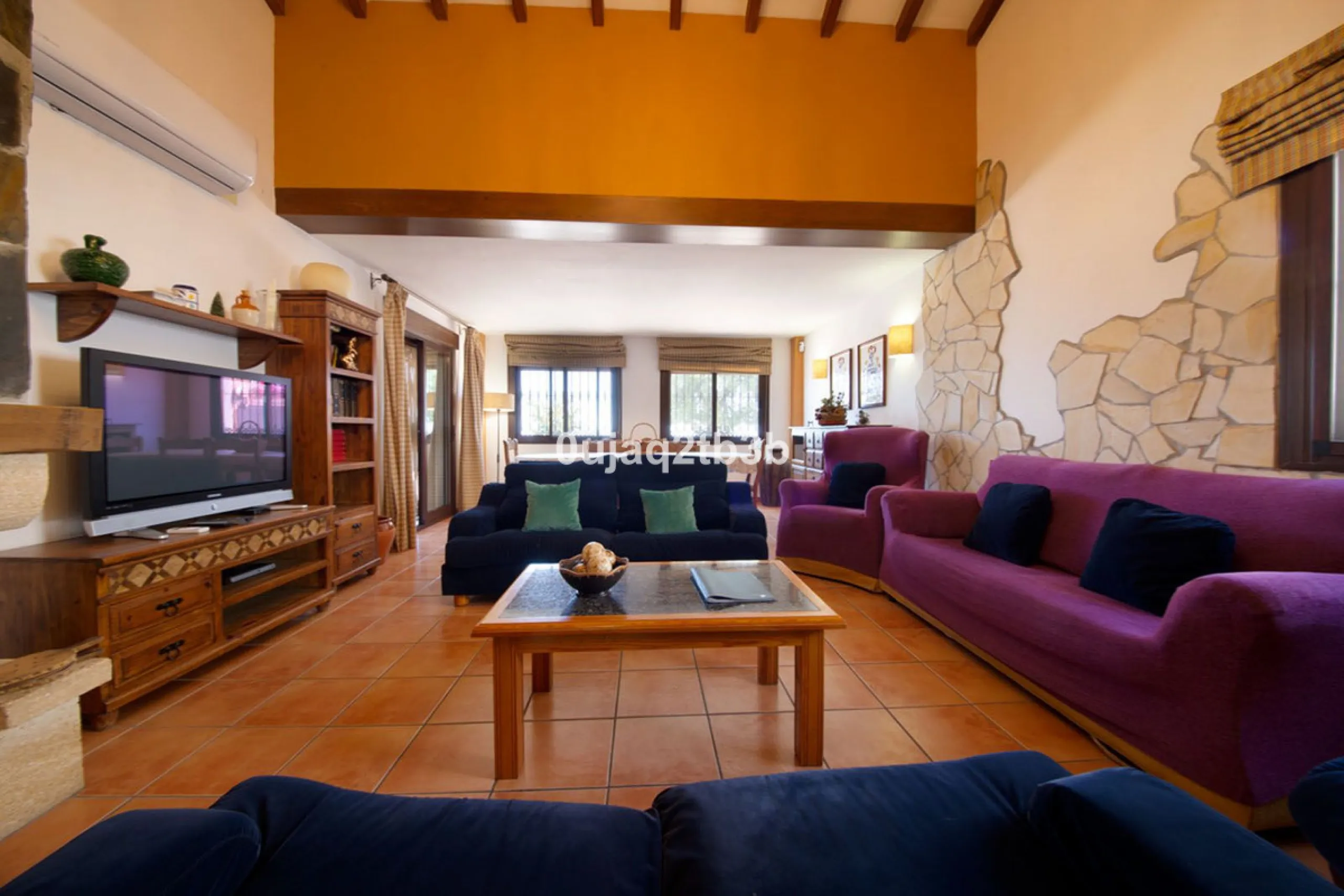 Great villa only minutes away from the center of Estepona with open sea and mountain views. Perfectly maintained ready to move in. Offers bedrooms in the ground floor and first floor. A total of six bedrooms that will fit 14 people. Great return on invest