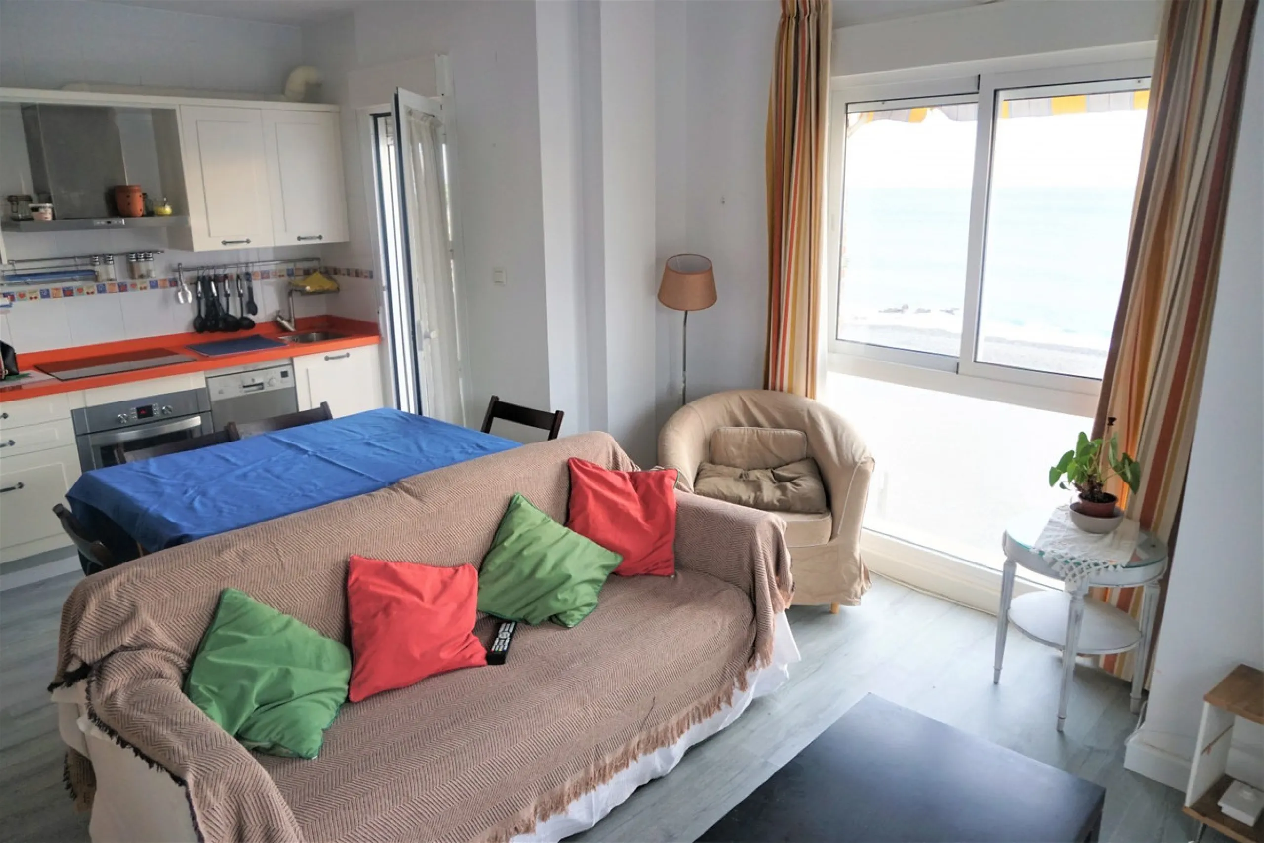 Beautiful duplex flat in first line beach, with wonderful views to the sea. It has an open plan kitchen, which opens onto a small balcony. It is next to the cosy living room. On the same floor there is a bathroom and a double bedroom, which also includes 