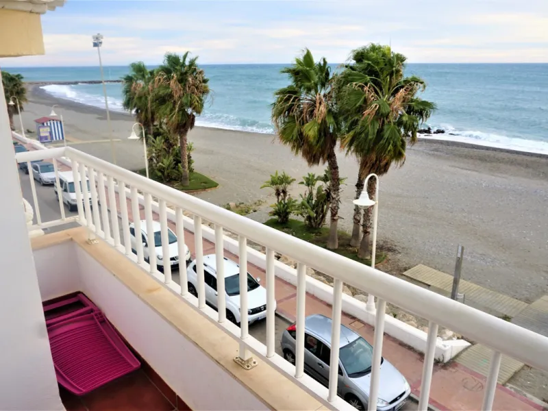 Beautiful duplex flat in first line beach, with wonderful views to the sea. It has an open plan kitchen, which opens onto a small balcony. It is next to the cosy living room. On the same floor there is a bathroom and a double bedroom, which also includes 