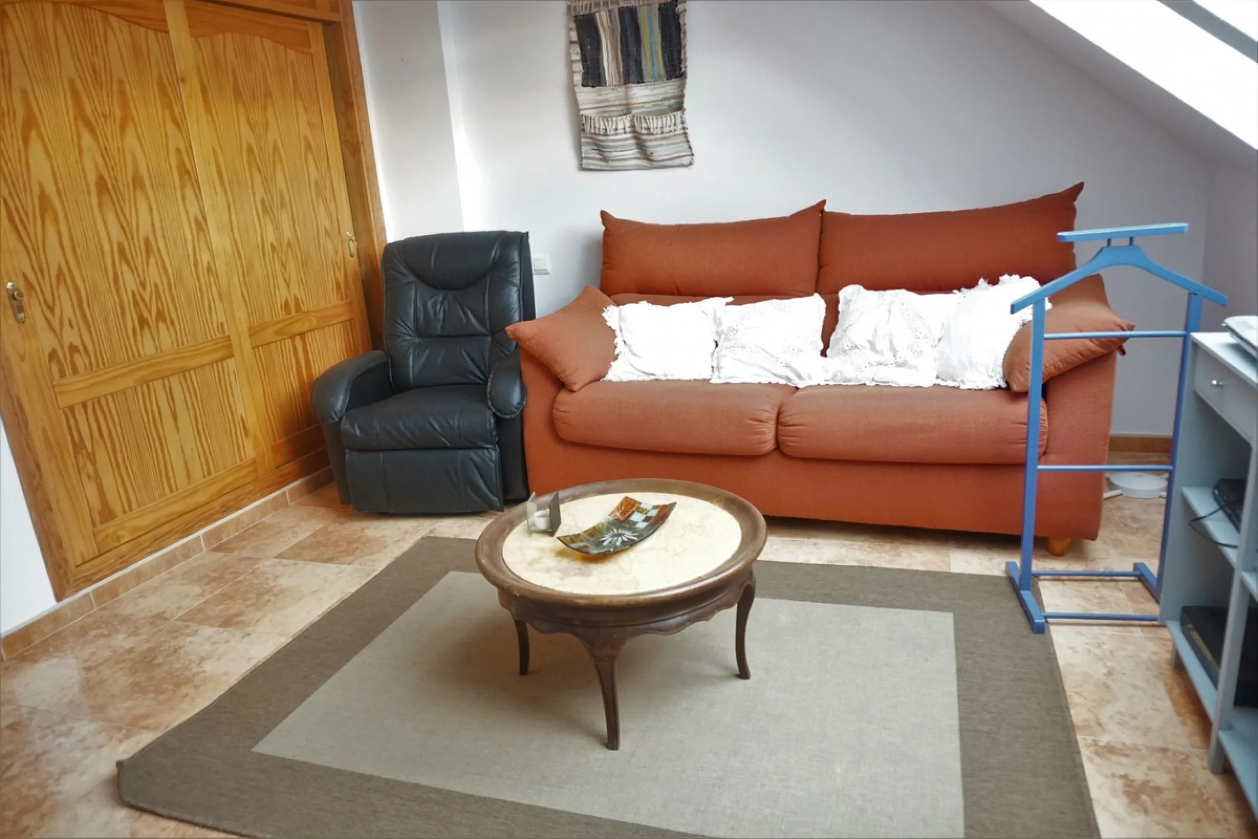 Beautiful duplex flat in first line beach, with wonderful views to the sea. It has an open plan kitchen, which opens onto a small balcony. It is next to the cosy living room. On the same floor there is a bathroom and a double bedroom, which also includes 