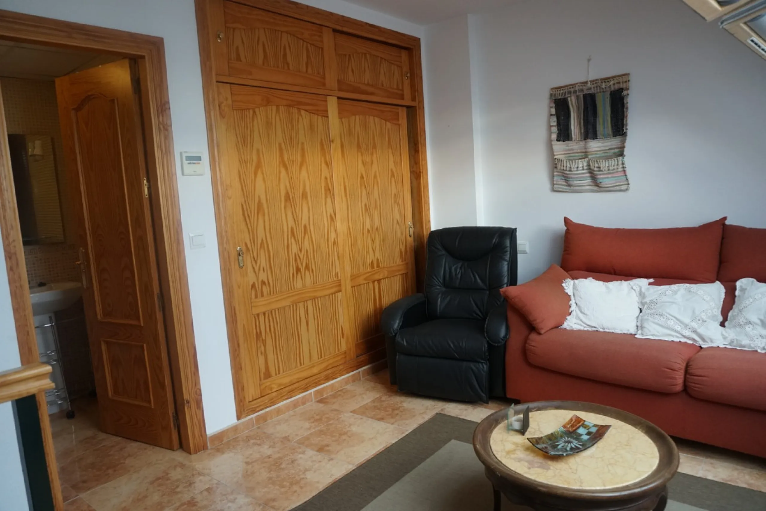 Beautiful duplex flat in first line beach, with wonderful views to the sea. It has an open plan kitchen, which opens onto a small balcony. It is next to the cosy living room. On the same floor there is a bathroom and a double bedroom, which also includes 