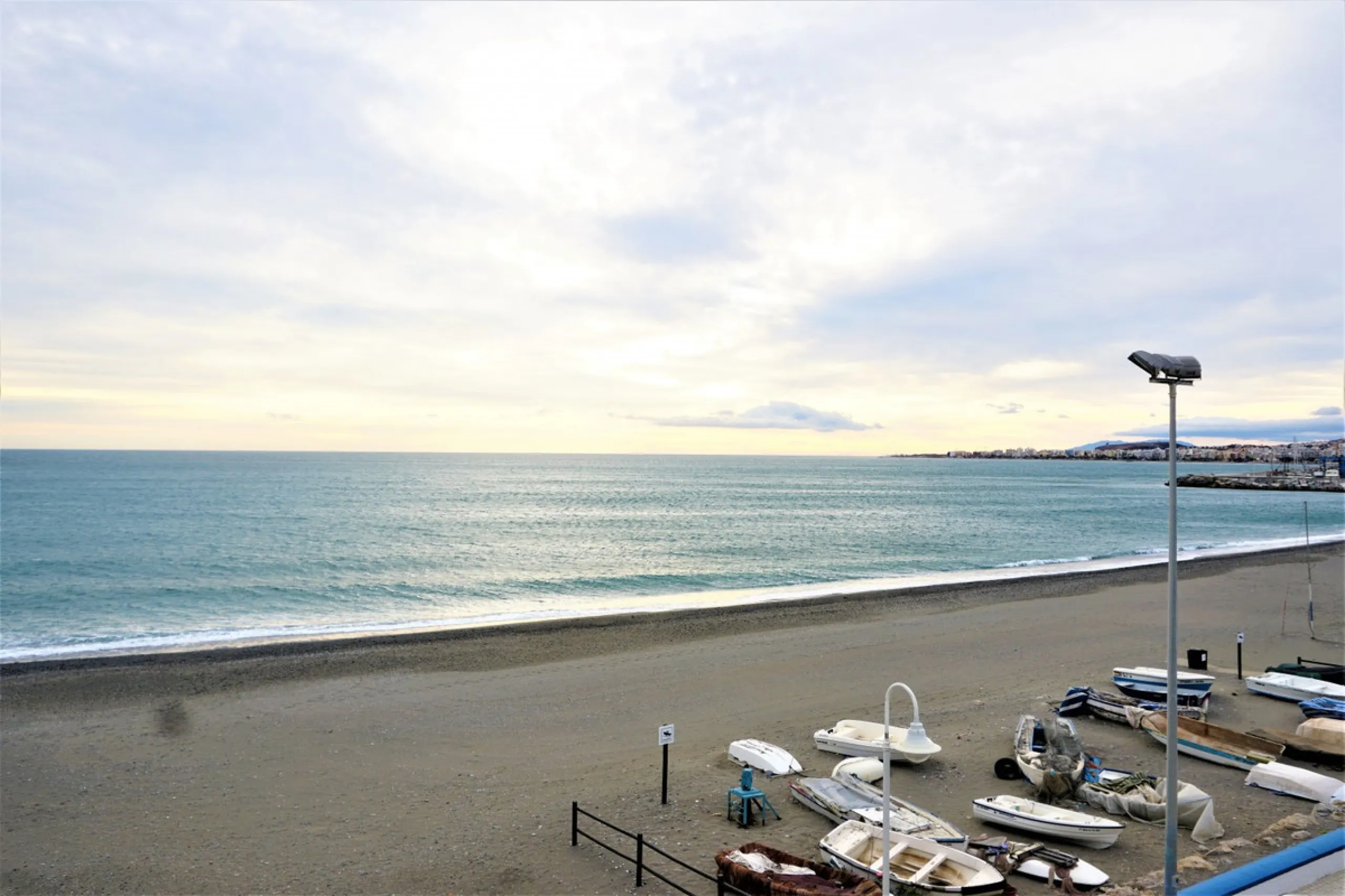 Beautiful duplex flat in first line beach, with wonderful views to the sea. It has an open plan kitchen, which opens onto a small balcony. It is next to the cosy living room. On the same floor there is a bathroom and a double bedroom, which also includes 