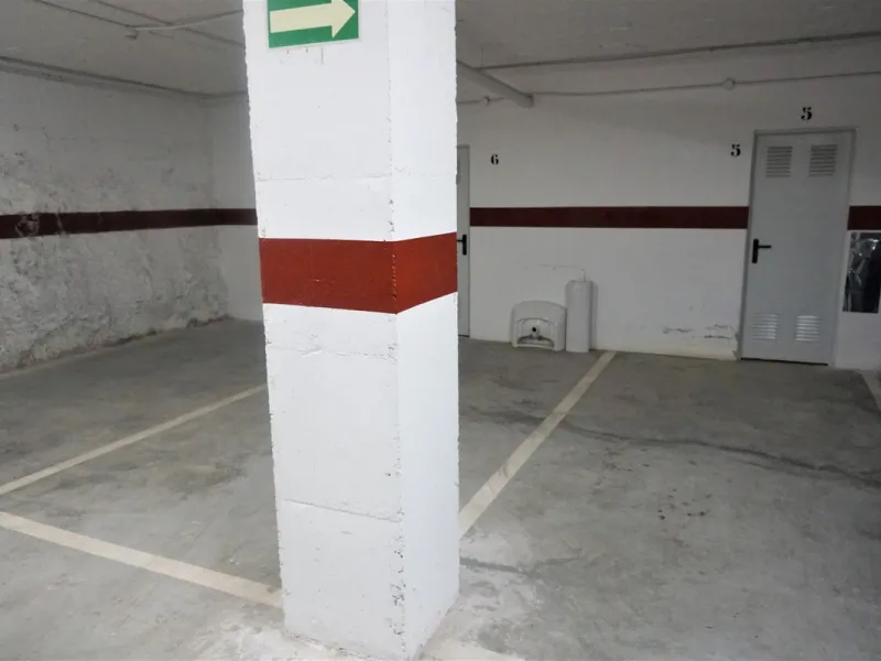 Beautiful duplex flat in first line beach, with wonderful views to the sea. It has an open plan kitchen, which opens onto a small balcony. It is next to the cosy living room. On the same floor there is a bathroom and a double bedroom, which also includes 