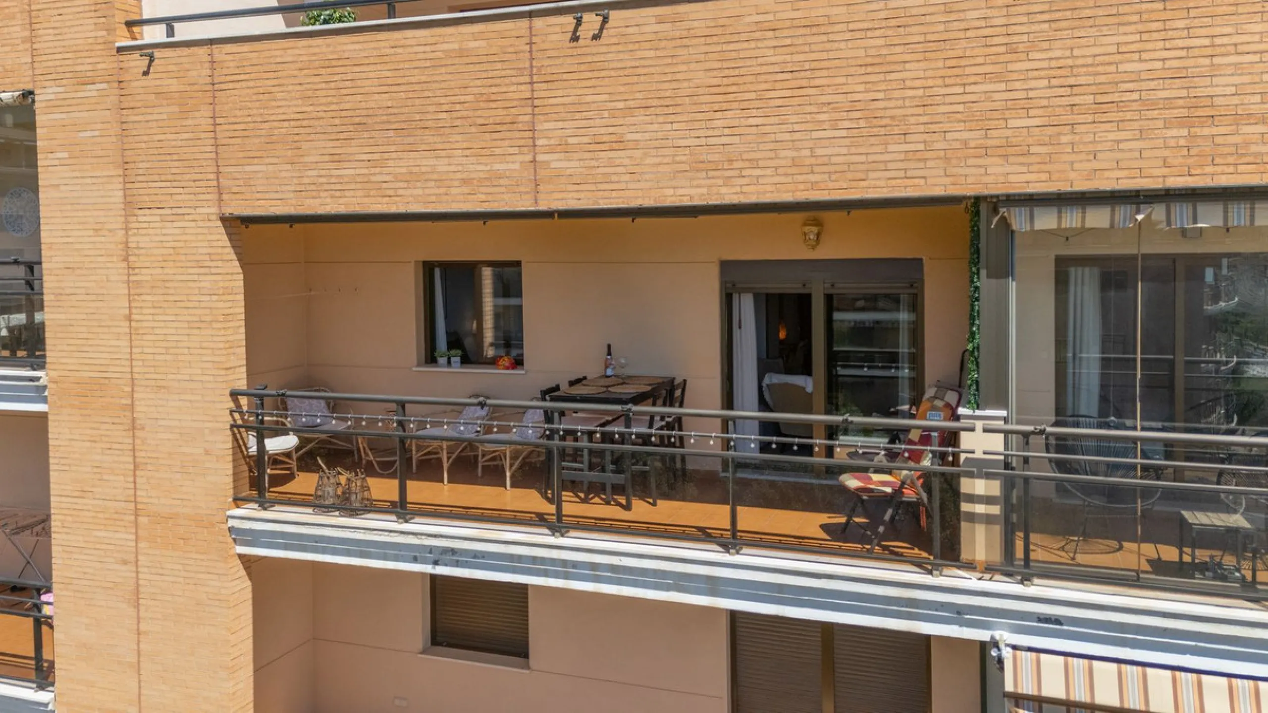 Gut gepflegte Etagenwohnung mit sonniger Terrasse in der Nähe des Bahnhofs El Pinillo in Torremolinos