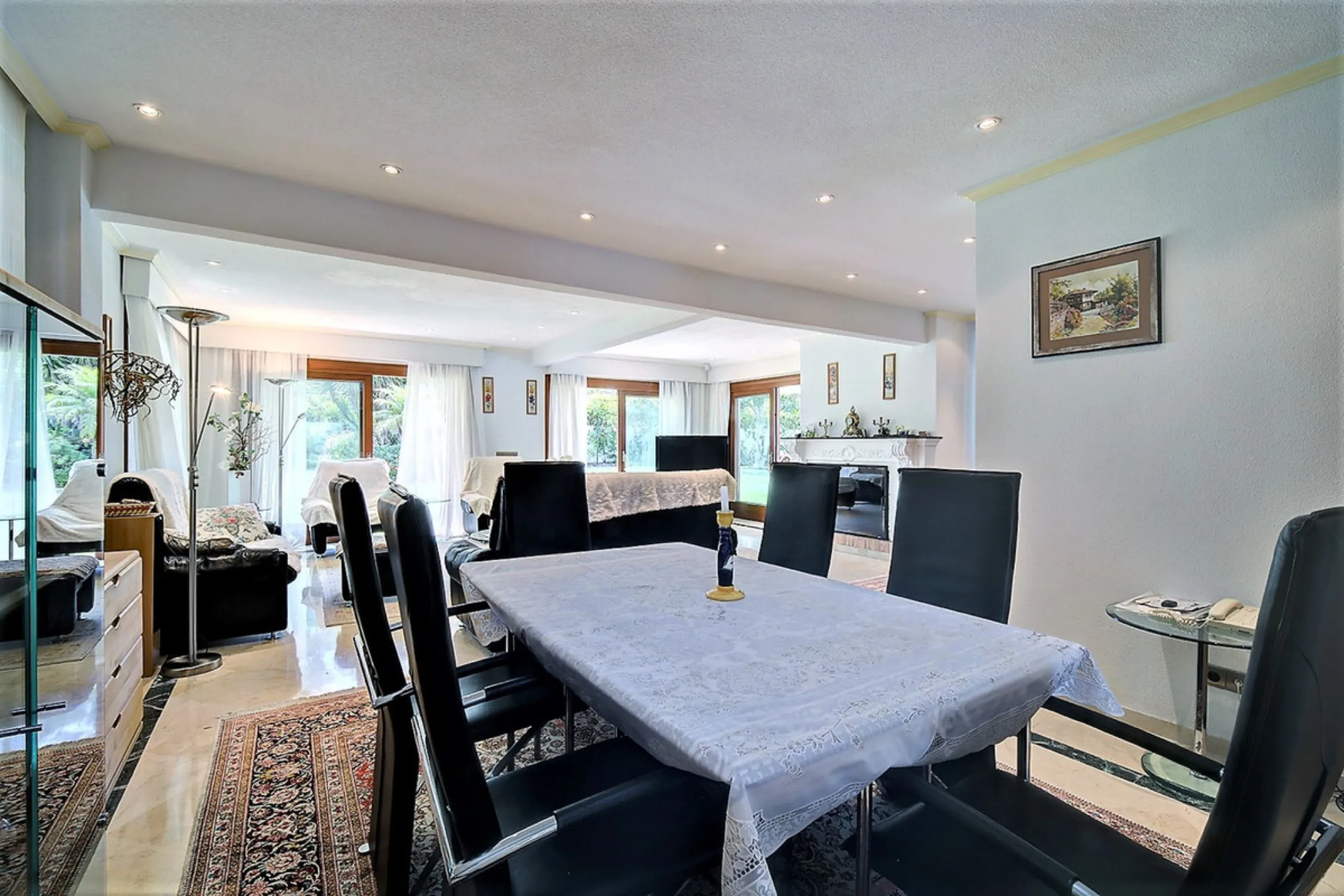 SPECTACULAR VILLA IN ONE OF THE BEST AREAS OF ESTEPONA BETWEEN VILLACANA AND COSTALITA, ONE STEP FROM THE BEACH.