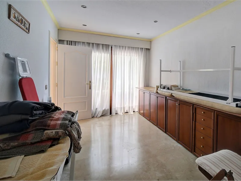 SPECTACULAR VILLA IN ONE OF THE BEST AREAS OF ESTEPONA BETWEEN VILLACANA AND COSTALITA, ONE STEP FROM THE BEACH.