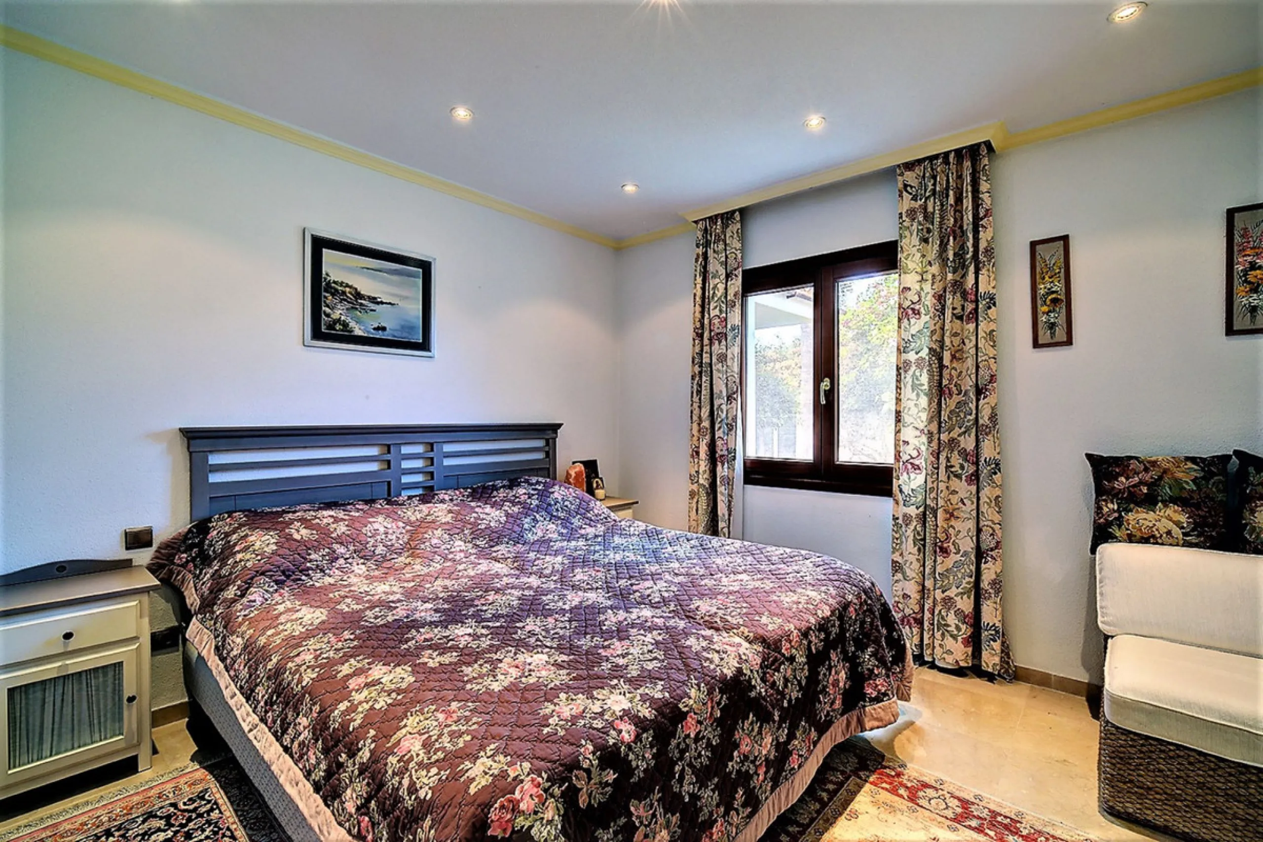 SPECTACULAR VILLA IN ONE OF THE BEST AREAS OF ESTEPONA BETWEEN VILLACANA AND COSTALITA, ONE STEP FROM THE BEACH.