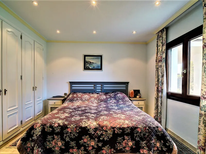SPECTACULAR VILLA IN ONE OF THE BEST AREAS OF ESTEPONA BETWEEN VILLACANA AND COSTALITA, ONE STEP FROM THE BEACH.