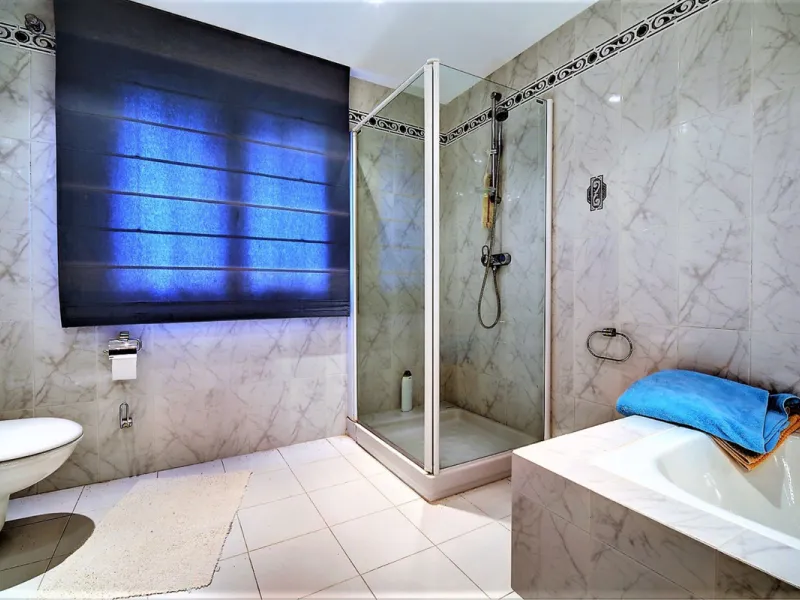 SPECTACULAR VILLA IN ONE OF THE BEST AREAS OF ESTEPONA BETWEEN VILLACANA AND COSTALITA, ONE STEP FROM THE BEACH.