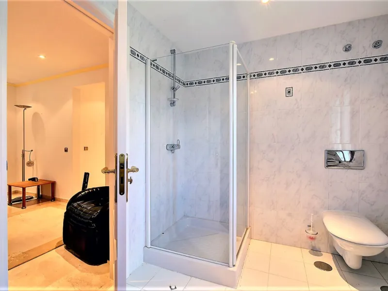 SPECTACULAR VILLA IN ONE OF THE BEST AREAS OF ESTEPONA BETWEEN VILLACANA AND COSTALITA, ONE STEP FROM THE BEACH.