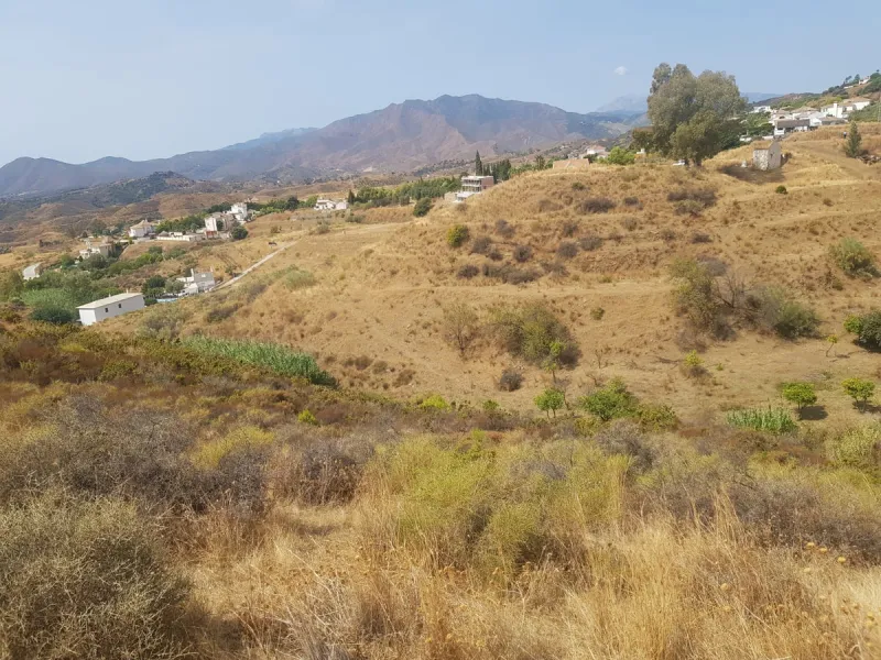Rustic land situated between Valtocado and Mijas Pueblo. Total around 60,000m2.