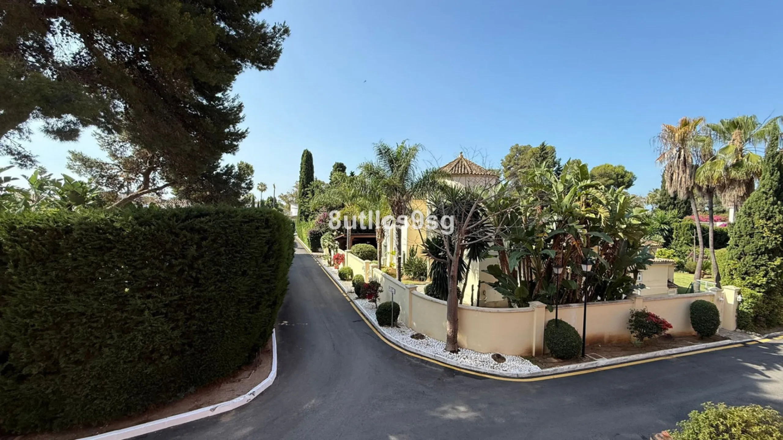 2 bedroom apartment located in the hotel complex called Paraiso Beach, located in the Paraiso Barronal Urbanization, Cancelada, between Marbella and Estepona, Malaga
