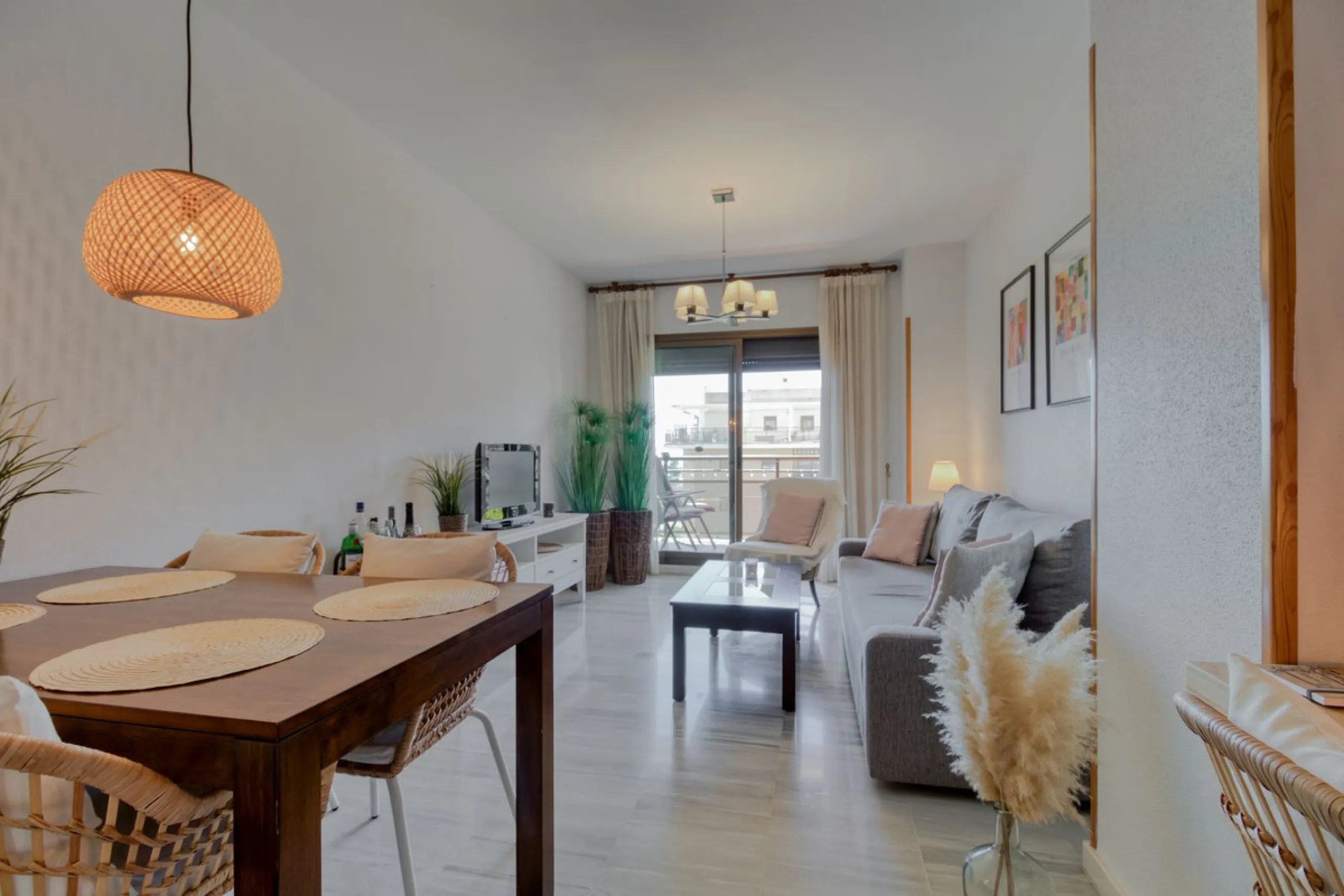 Gut gepflegte Etagenwohnung mit sonniger Terrasse in der Nähe des Bahnhofs El Pinillo in Torremolinos