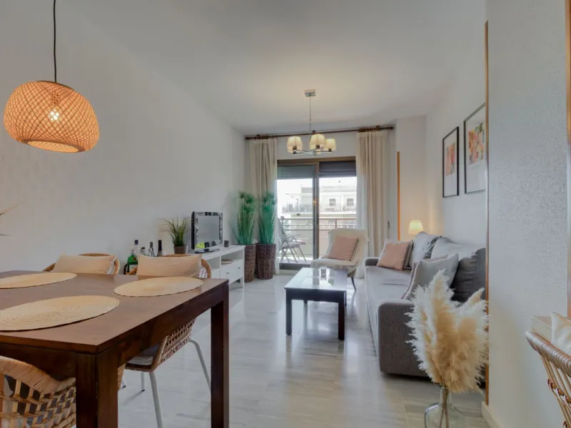 Gut gepflegte Etagenwohnung mit sonniger Terrasse in der Nähe des Bahnhofs El Pinillo in Torremolinos