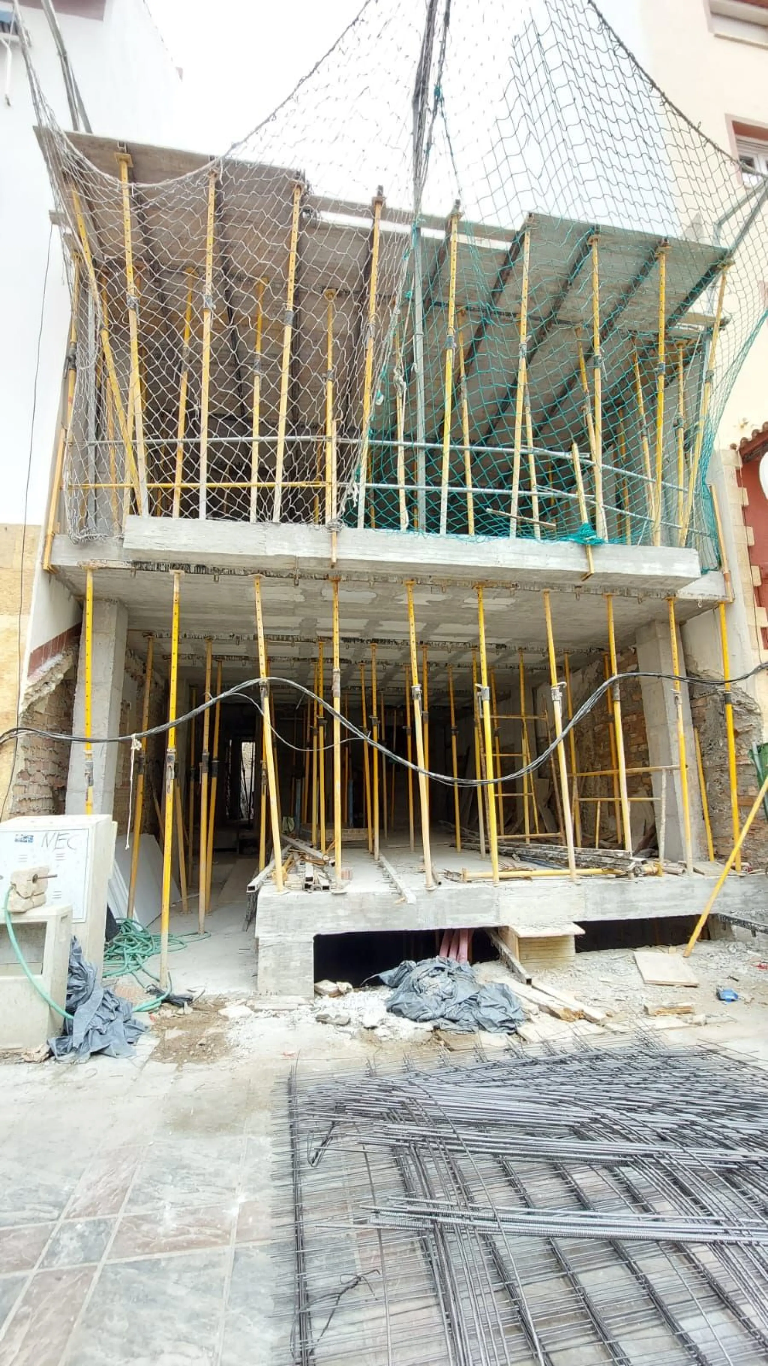 Turnkey building for sale, building licence already obtained, work ends in septiembre 2025. Located in an absolutely privileged area, second line beach in the well known Plaza Picasso. In the centre of Fuengirola next to the beach, ideal for investment. 4