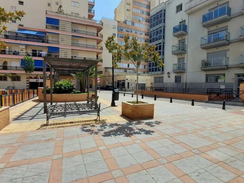 Turnkey building for sale, building licence already obtained, work ends in septiembre 2025. Located in an absolutely privileged area, second line beach in the well known Plaza Picasso. In the centre of Fuengirola next to the beach, ideal for investment. 4