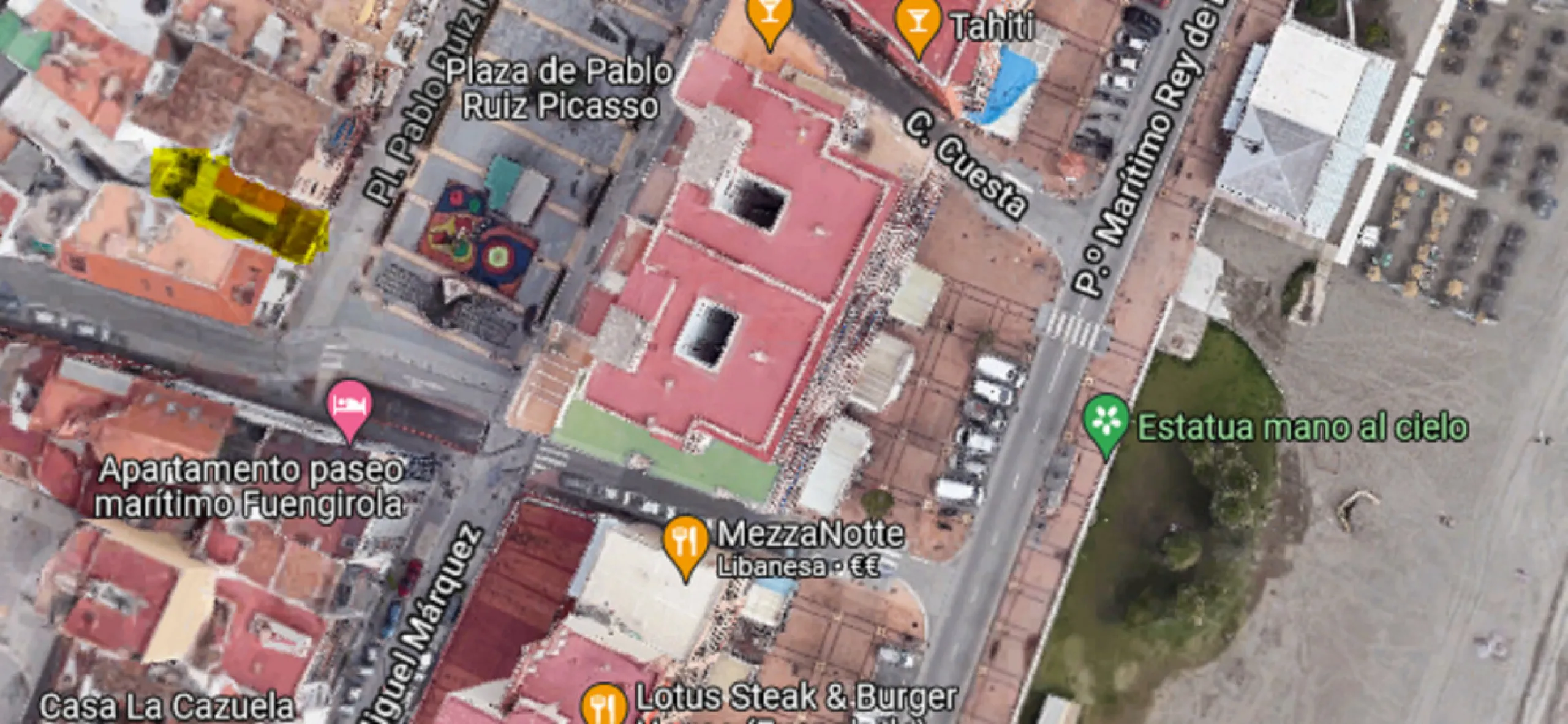 Turnkey building for sale, building licence already obtained, work ends in septiembre 2025. Located in an absolutely privileged area, second line beach in the well known Plaza Picasso. In the centre of Fuengirola next to the beach, ideal for investment. 4