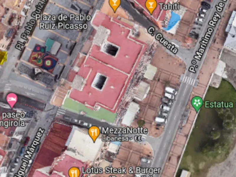 Turnkey building for sale, building licence already obtained, work ends in septiembre 2025. Located in an absolutely privileged area, second line beach in the well known Plaza Picasso. In the centre of Fuengirola next to the beach, ideal for investment. 4