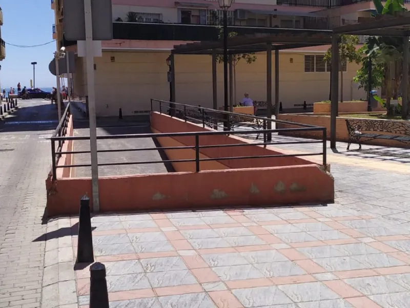 Turnkey building for sale, building licence already obtained, work ends in septiembre 2025. Located in an absolutely privileged area, second line beach in the well known Plaza Picasso. In the centre of Fuengirola next to the beach, ideal for investment. 4