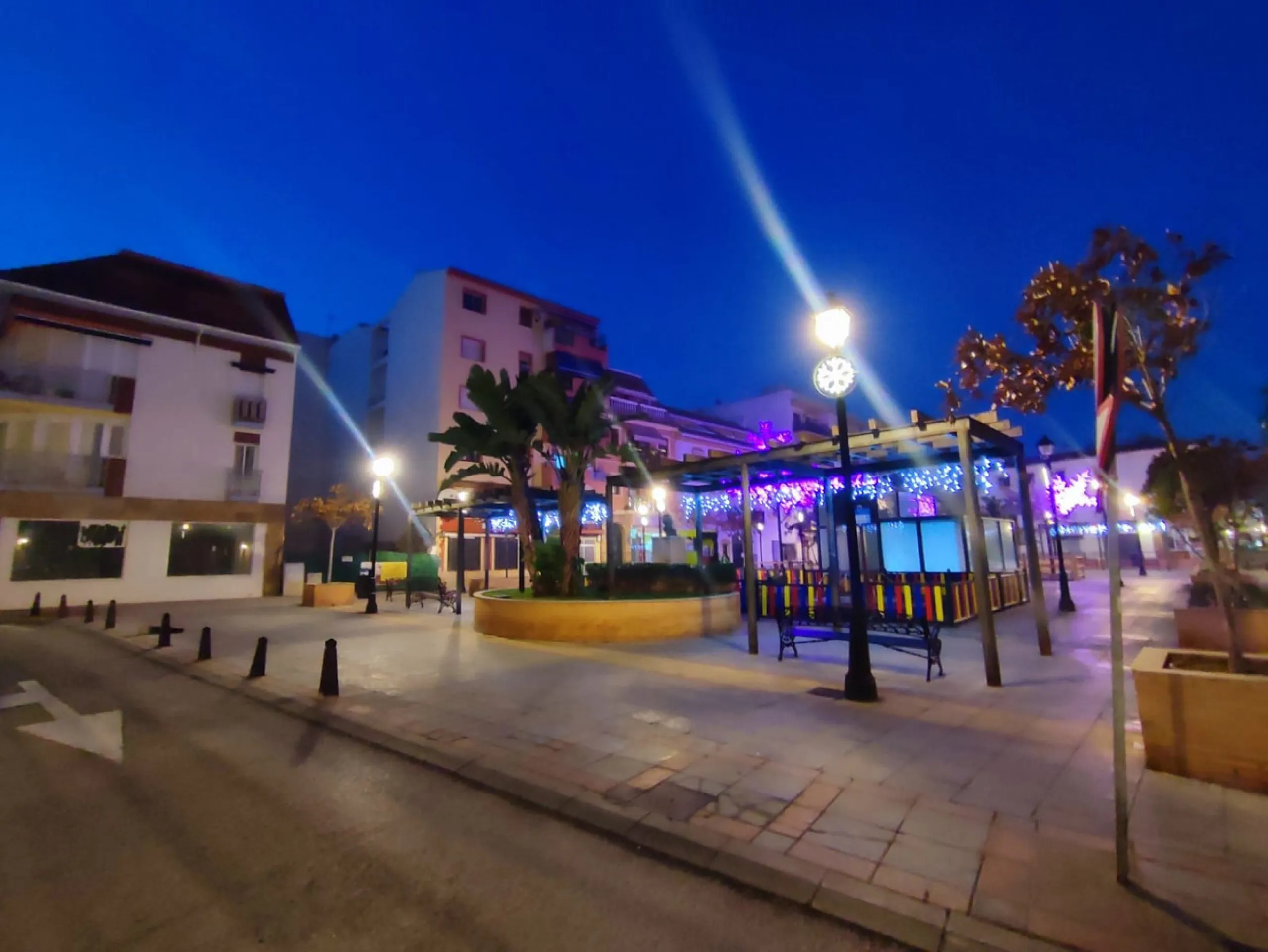 Turnkey building for sale, building licence already obtained, work ends in septiembre 2025. Located in an absolutely privileged area, second line beach in the well known Plaza Picasso. In the centre of Fuengirola next to the beach, ideal for investment. 4