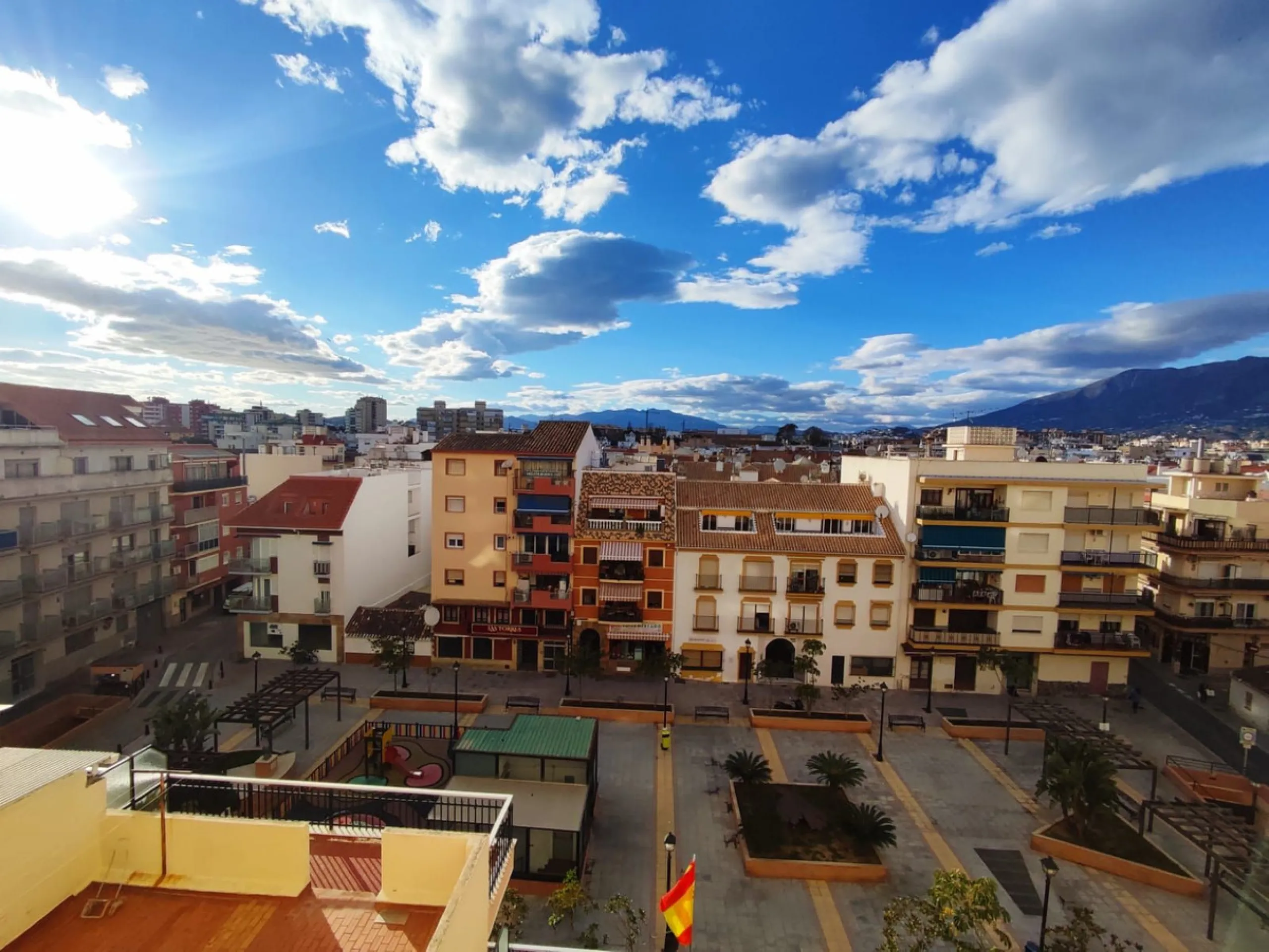 Turnkey building for sale, building licence already obtained, work ends in septiembre 2025. Located in an absolutely privileged area, second line beach in the well known Plaza Picasso. In the centre of Fuengirola next to the beach, ideal for investment. 4