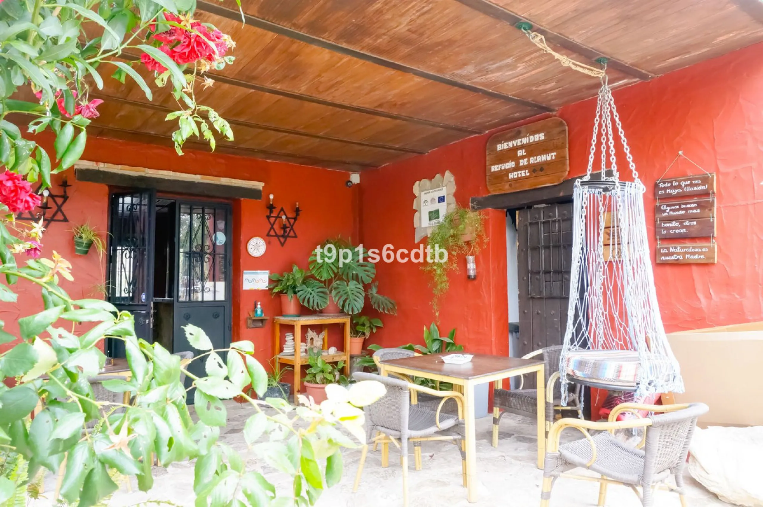Charming and cosy rural hotel complex now converted into rural apartments, placed in a paradisiacal environment with absolute peacefulness and tranquillity, where disconnecting from the rest of the world while enjoying 270º panoramic views.