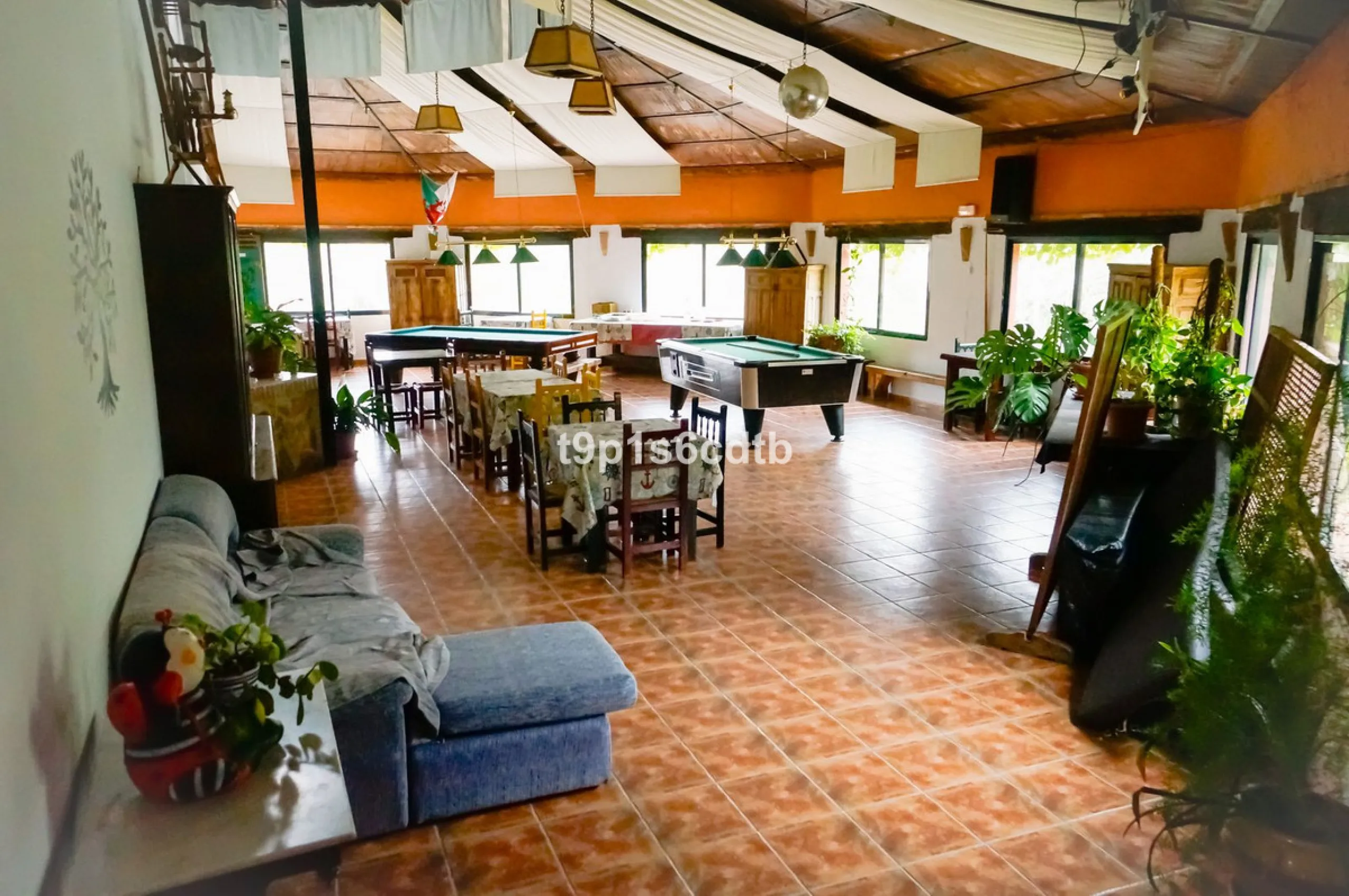 Charming and cosy rural hotel complex now converted into rural apartments, placed in a paradisiacal environment with absolute peacefulness and tranquillity, where disconnecting from the rest of the world while enjoying 270º panoramic views.