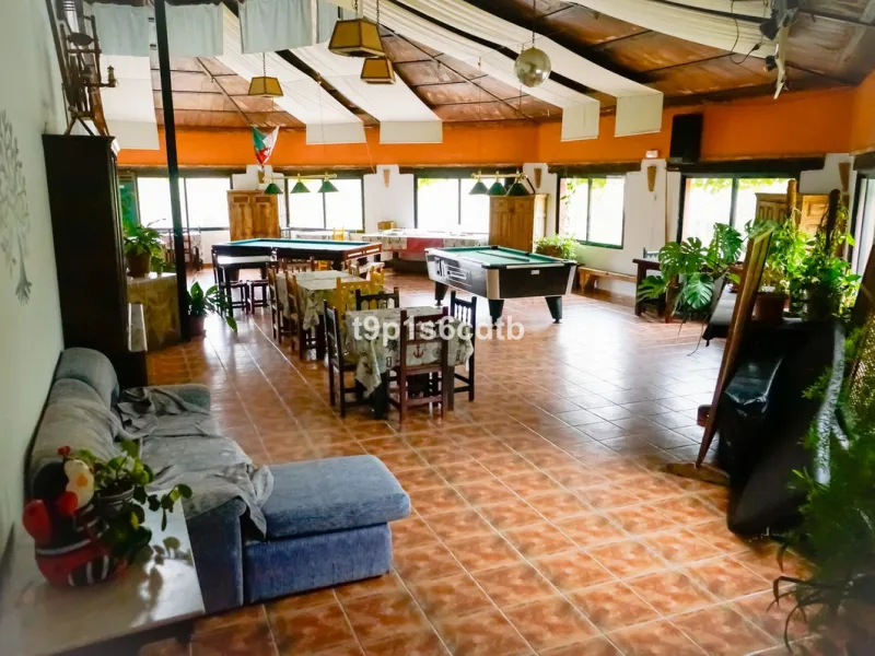 Charming and cosy rural hotel complex now converted into rural apartments, placed in a paradisiacal environment with absolute peacefulness and tranquillity, where disconnecting from the rest of the world while enjoying 270º panoramic views.