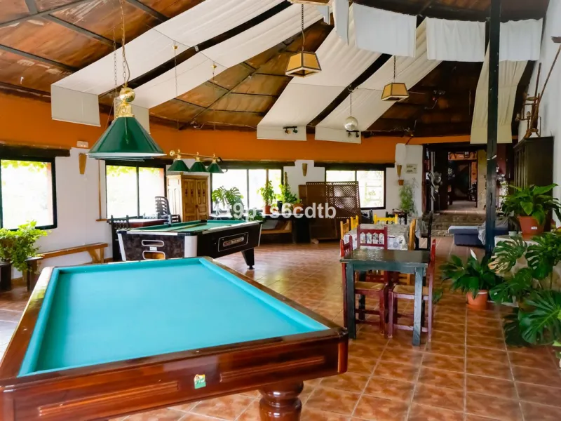 Charming and cosy rural hotel complex now converted into rural apartments, placed in a paradisiacal environment with absolute peacefulness and tranquillity, where disconnecting from the rest of the world while enjoying 270º panoramic views.