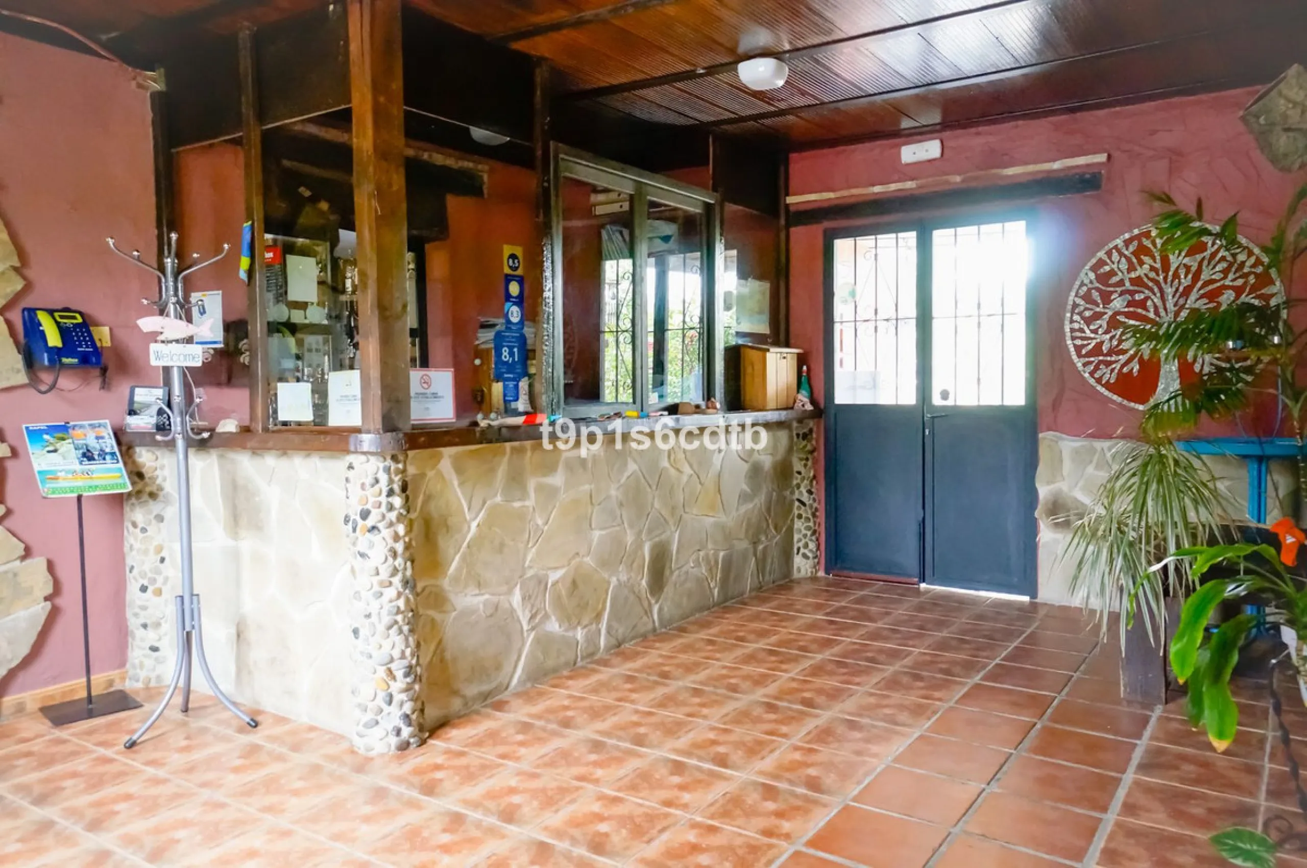 Charming and cosy rural hotel complex now converted into rural apartments, placed in a paradisiacal environment with absolute peacefulness and tranquillity, where disconnecting from the rest of the world while enjoying 270º panoramic views.