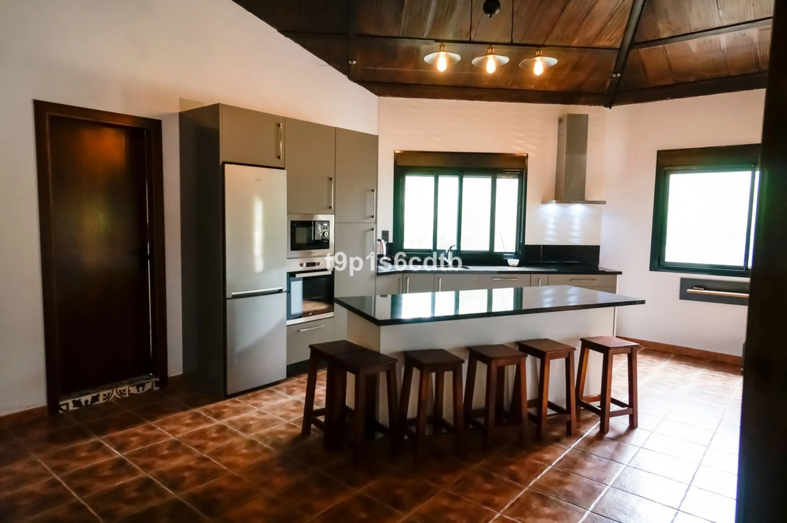 Charming and cosy rural hotel complex now converted into rural apartments, placed in a paradisiacal environment with absolute peacefulness and tranquillity, where disconnecting from the rest of the world while enjoying 270º panoramic views.