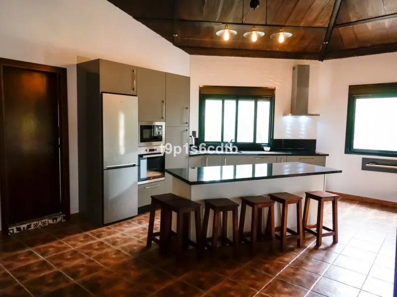 Charming and cosy rural hotel complex now converted into rural apartments, placed in a paradisiacal environment with absolute peacefulness and tranquillity, where disconnecting from the rest of the world while enjoying 270º panoramic views.