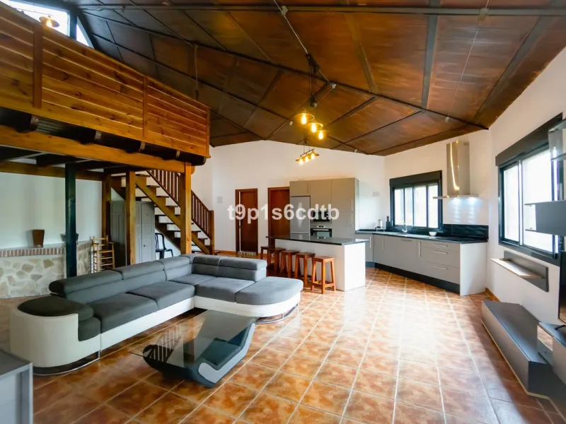 Charming and cosy rural hotel complex now converted into rural apartments, placed in a paradisiacal environment with absolute peacefulness and tranquillity, where disconnecting from the rest of the world while enjoying 270º panoramic views.