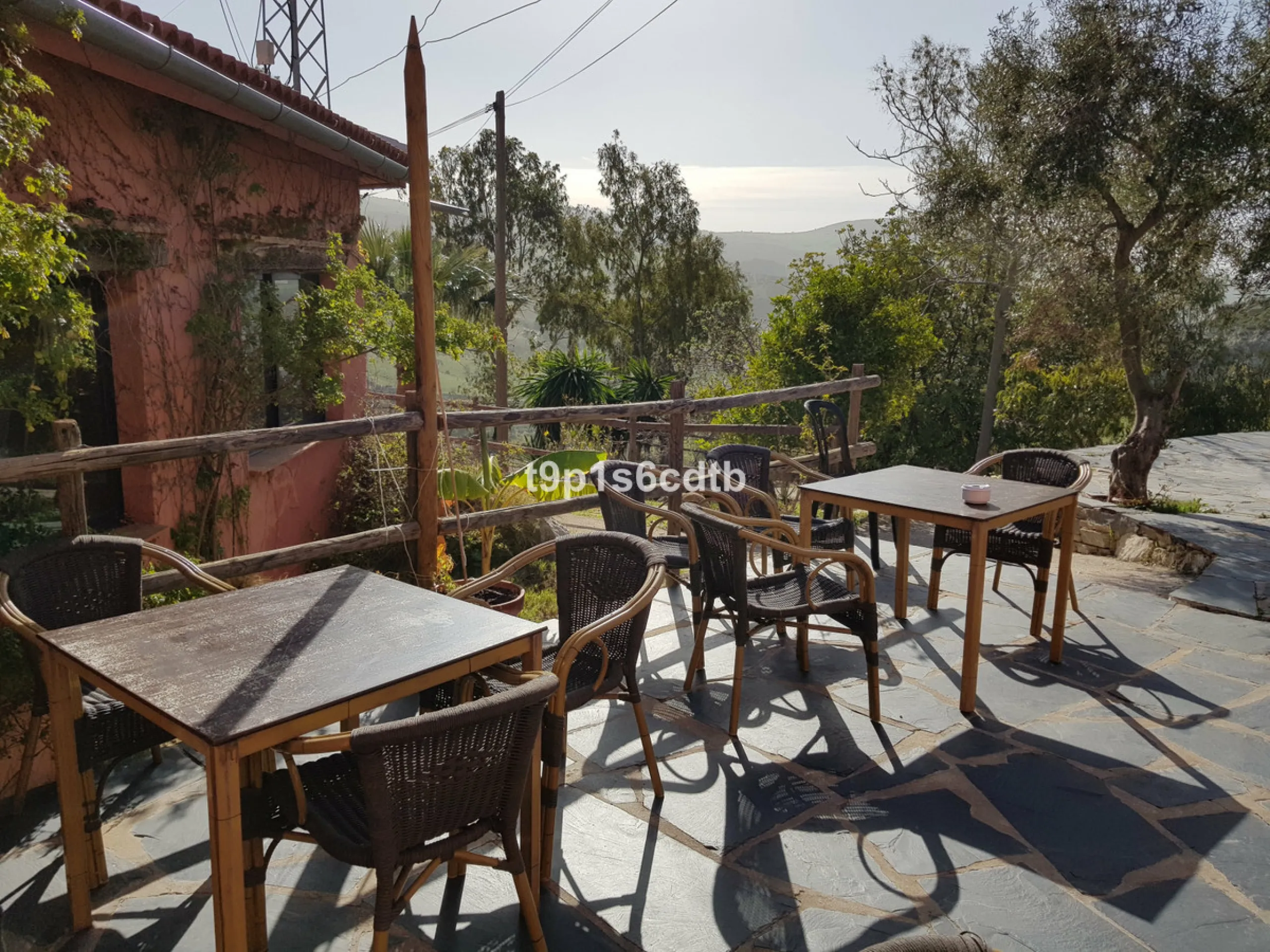 Charming and cosy rural hotel complex now converted into rural apartments, placed in a paradisiacal environment with absolute peacefulness and tranquillity, where disconnecting from the rest of the world while enjoying 270º panoramic views.