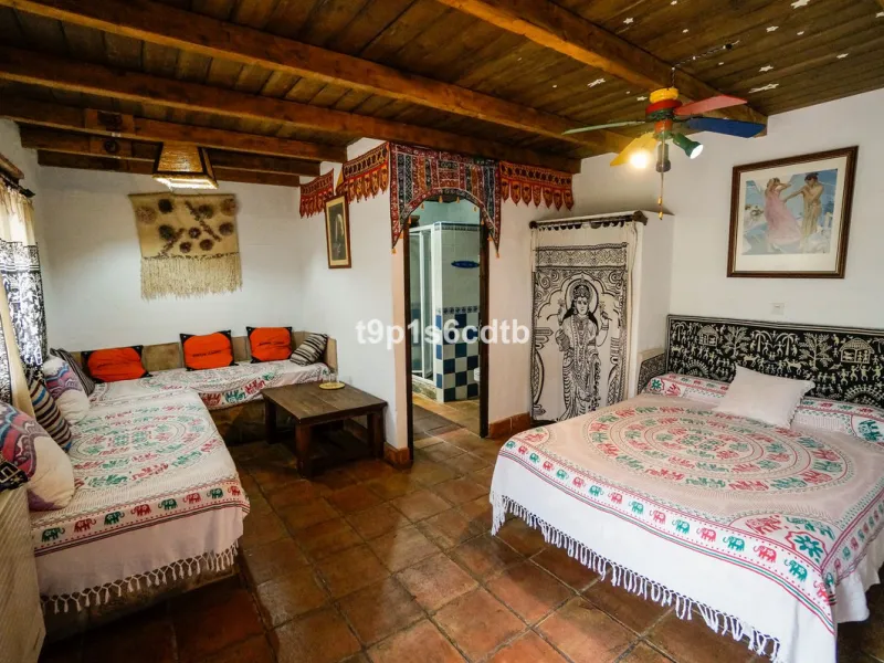 Charming and cosy rural hotel complex now converted into rural apartments, placed in a paradisiacal environment with absolute peacefulness and tranquillity, where disconnecting from the rest of the world while enjoying 270º panoramic views.