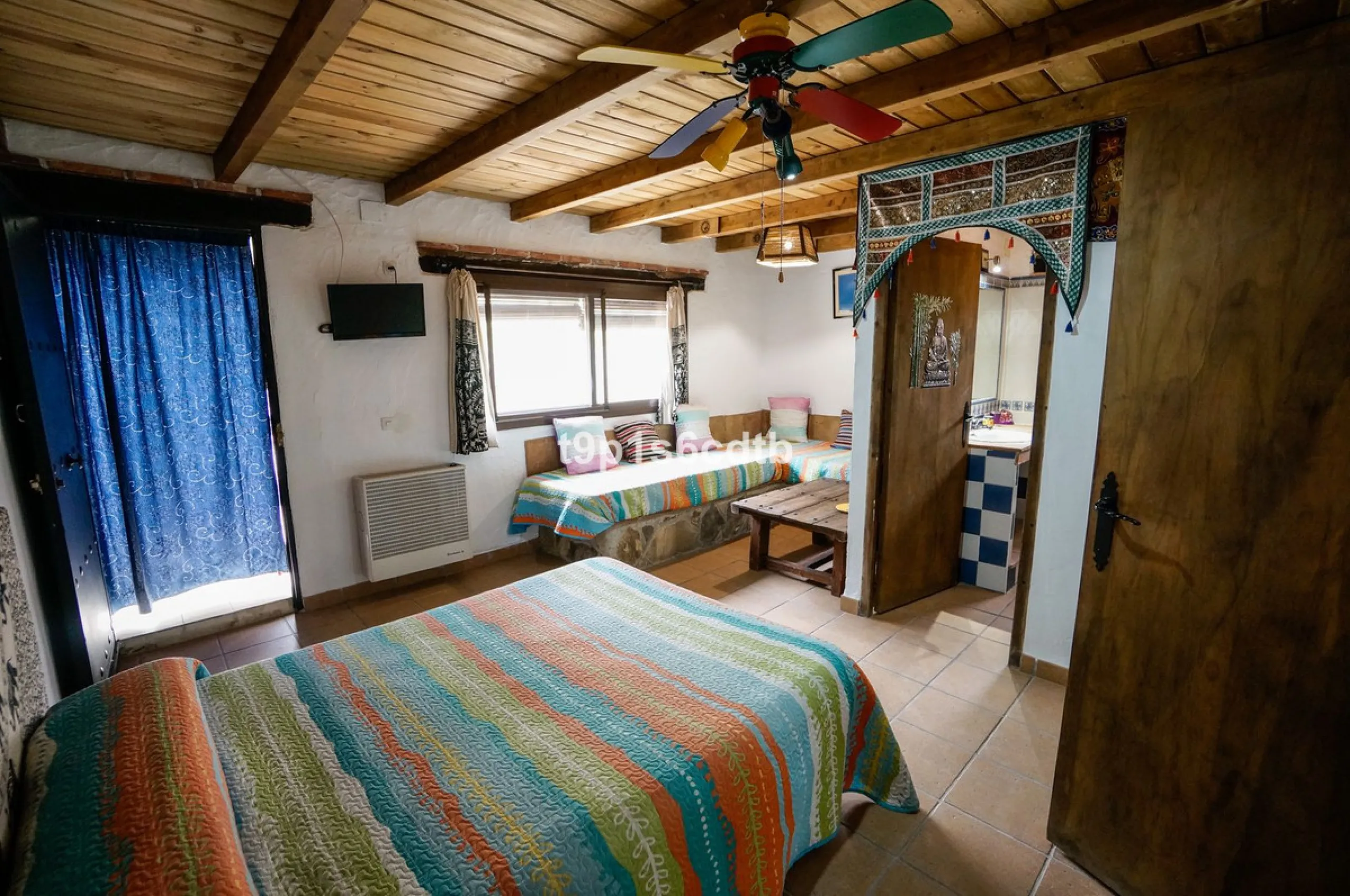 Charming and cosy rural hotel complex now converted into rural apartments, placed in a paradisiacal environment with absolute peacefulness and tranquillity, where disconnecting from the rest of the world while enjoying 270º panoramic views.