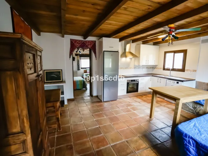 Charming and cosy rural hotel complex now converted into rural apartments, placed in a paradisiacal environment with absolute peacefulness and tranquillity, where disconnecting from the rest of the world while enjoying 270º panoramic views.