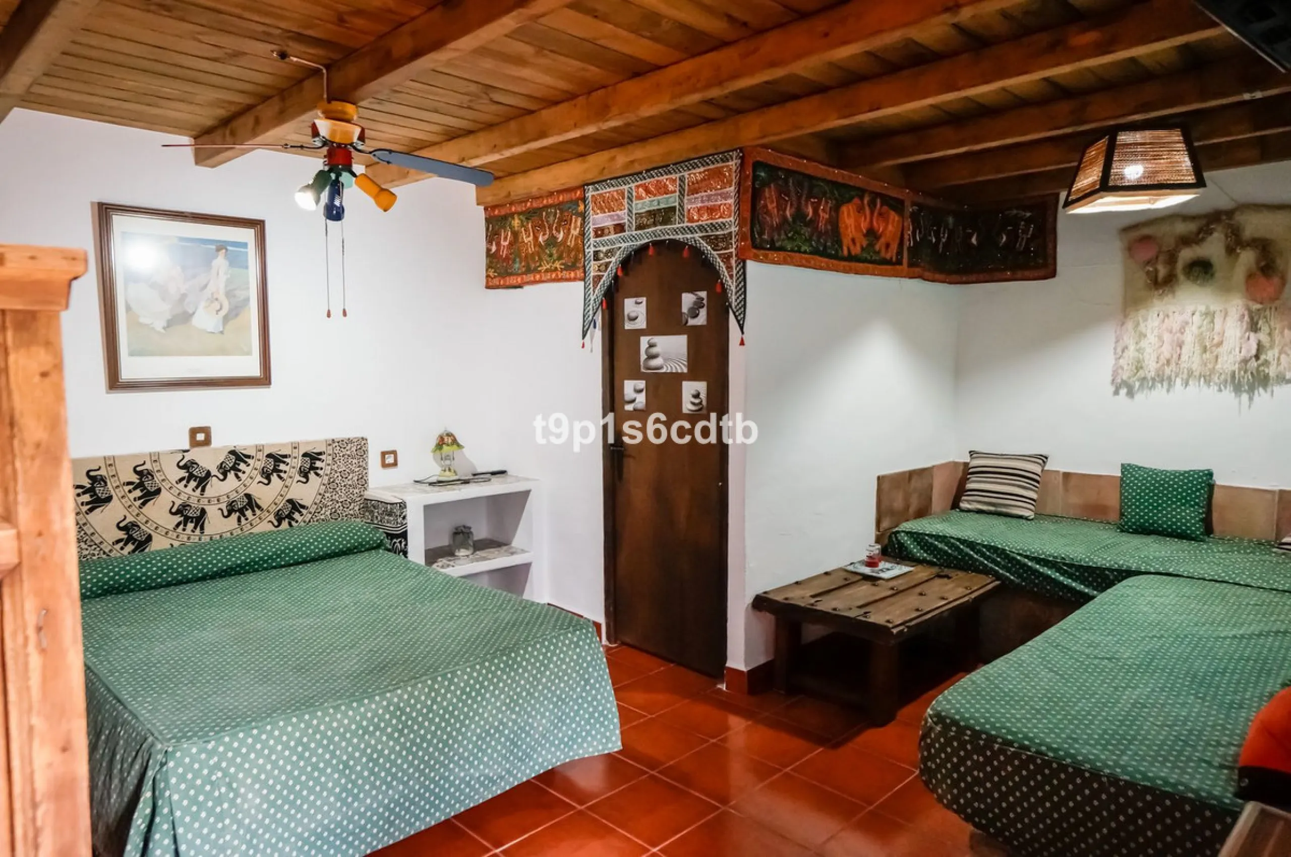 Charming and cosy rural hotel complex now converted into rural apartments, placed in a paradisiacal environment with absolute peacefulness and tranquillity, where disconnecting from the rest of the world while enjoying 270º panoramic views.