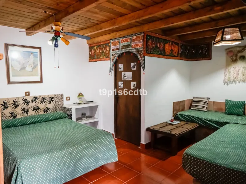 Charming and cosy rural hotel complex now converted into rural apartments, placed in a paradisiacal environment with absolute peacefulness and tranquillity, where disconnecting from the rest of the world while enjoying 270º panoramic views.