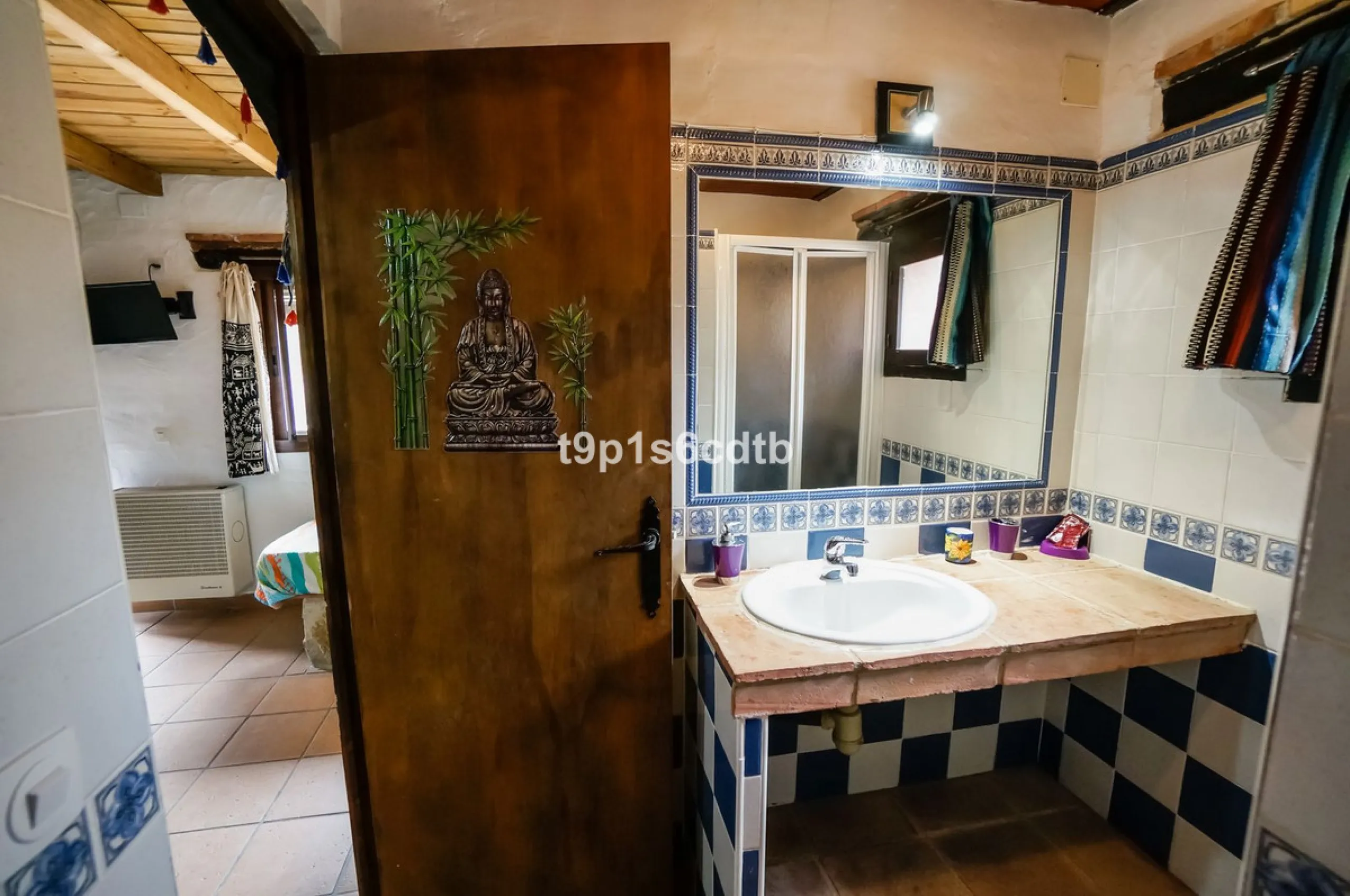 Charming and cosy rural hotel complex now converted into rural apartments, placed in a paradisiacal environment with absolute peacefulness and tranquillity, where disconnecting from the rest of the world while enjoying 270º panoramic views.