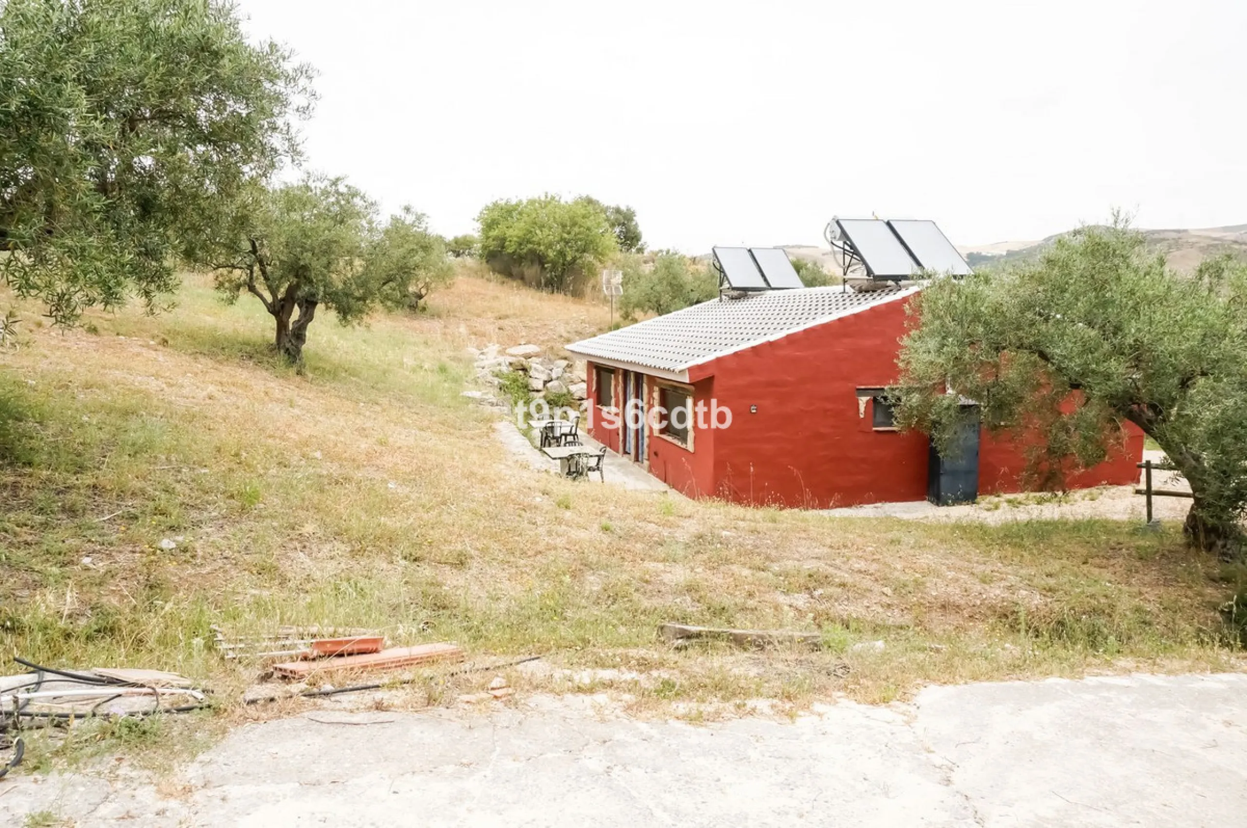 Charming and cosy rural hotel complex now converted into rural apartments, placed in a paradisiacal environment with absolute peacefulness and tranquillity, where disconnecting from the rest of the world while enjoying 270º panoramic views.