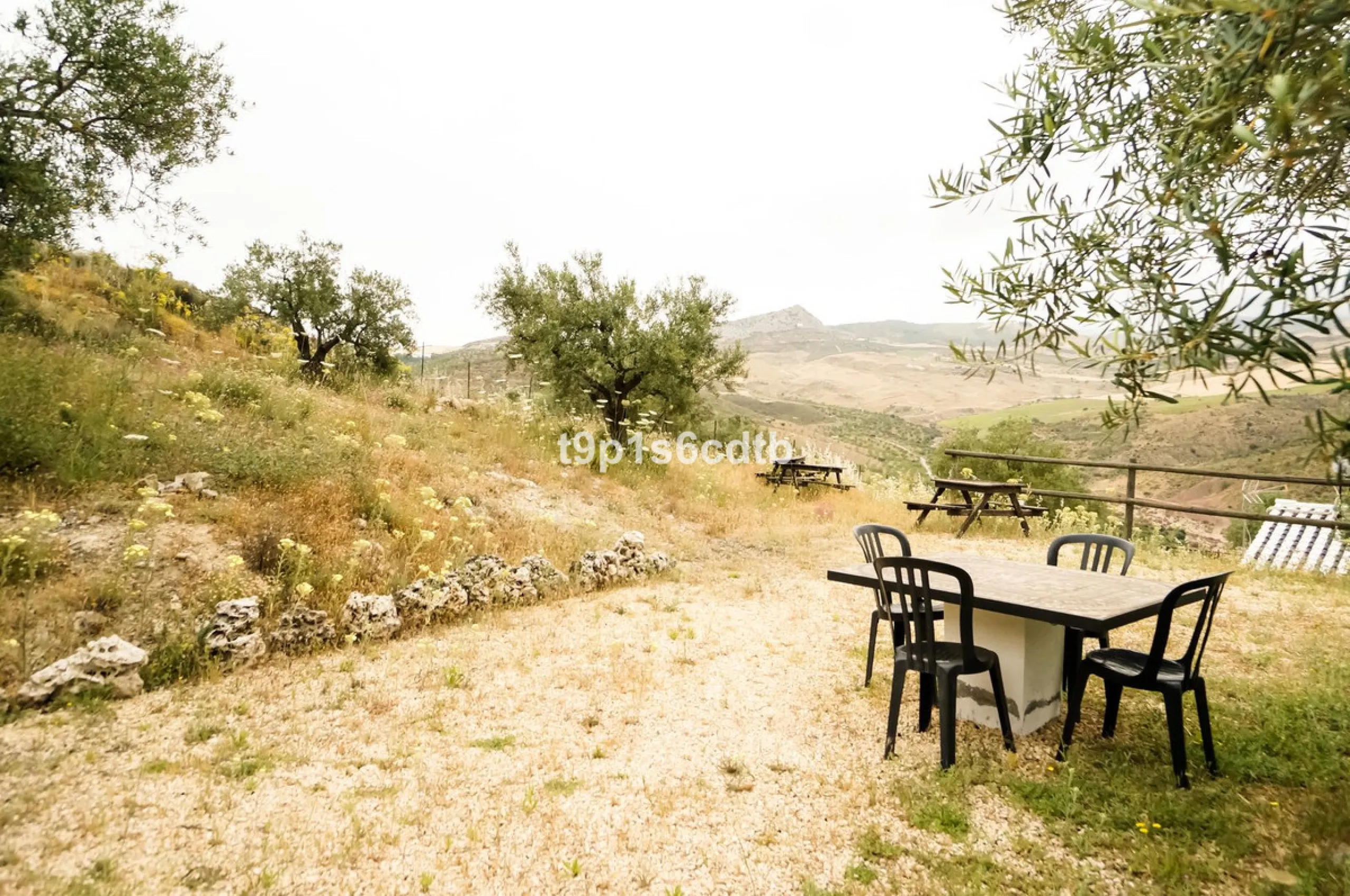 Charming and cosy rural hotel complex now converted into rural apartments, placed in a paradisiacal environment with absolute peacefulness and tranquillity, where disconnecting from the rest of the world while enjoying 270º panoramic views.