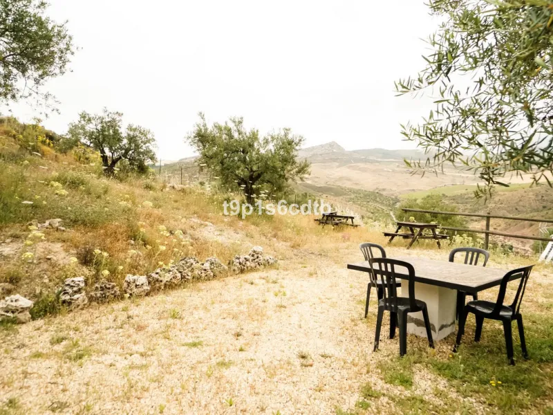 Charming and cosy rural hotel complex now converted into rural apartments, placed in a paradisiacal environment with absolute peacefulness and tranquillity, where disconnecting from the rest of the world while enjoying 270º panoramic views.