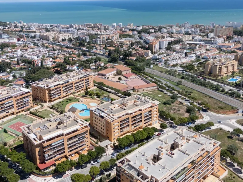 Gut gepflegte Etagenwohnung mit sonniger Terrasse in der Nähe des Bahnhofs El Pinillo in Torremolinos