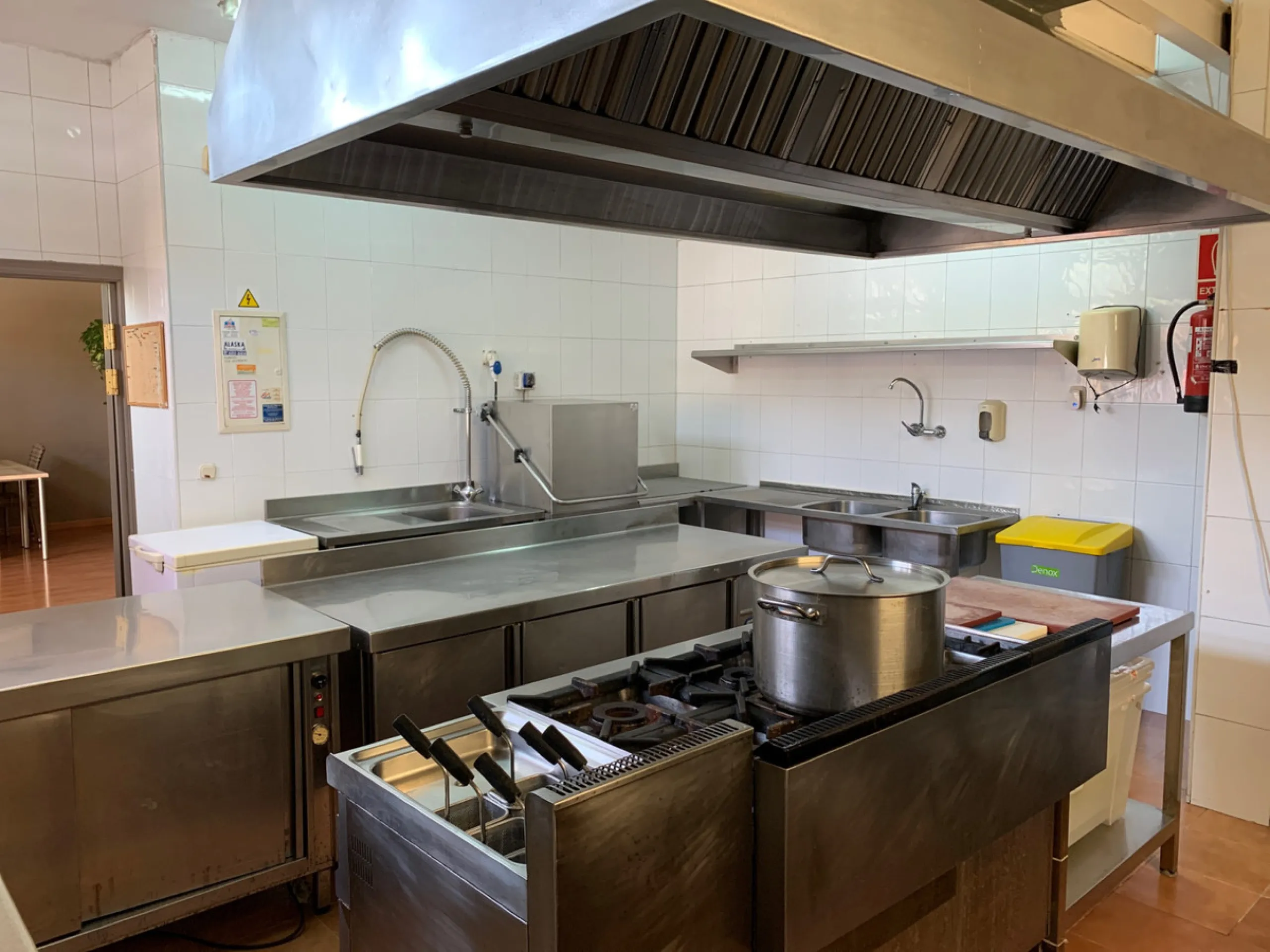 Fantastic restaurant in Torrenueva, ready to set up your next restaurant or business.