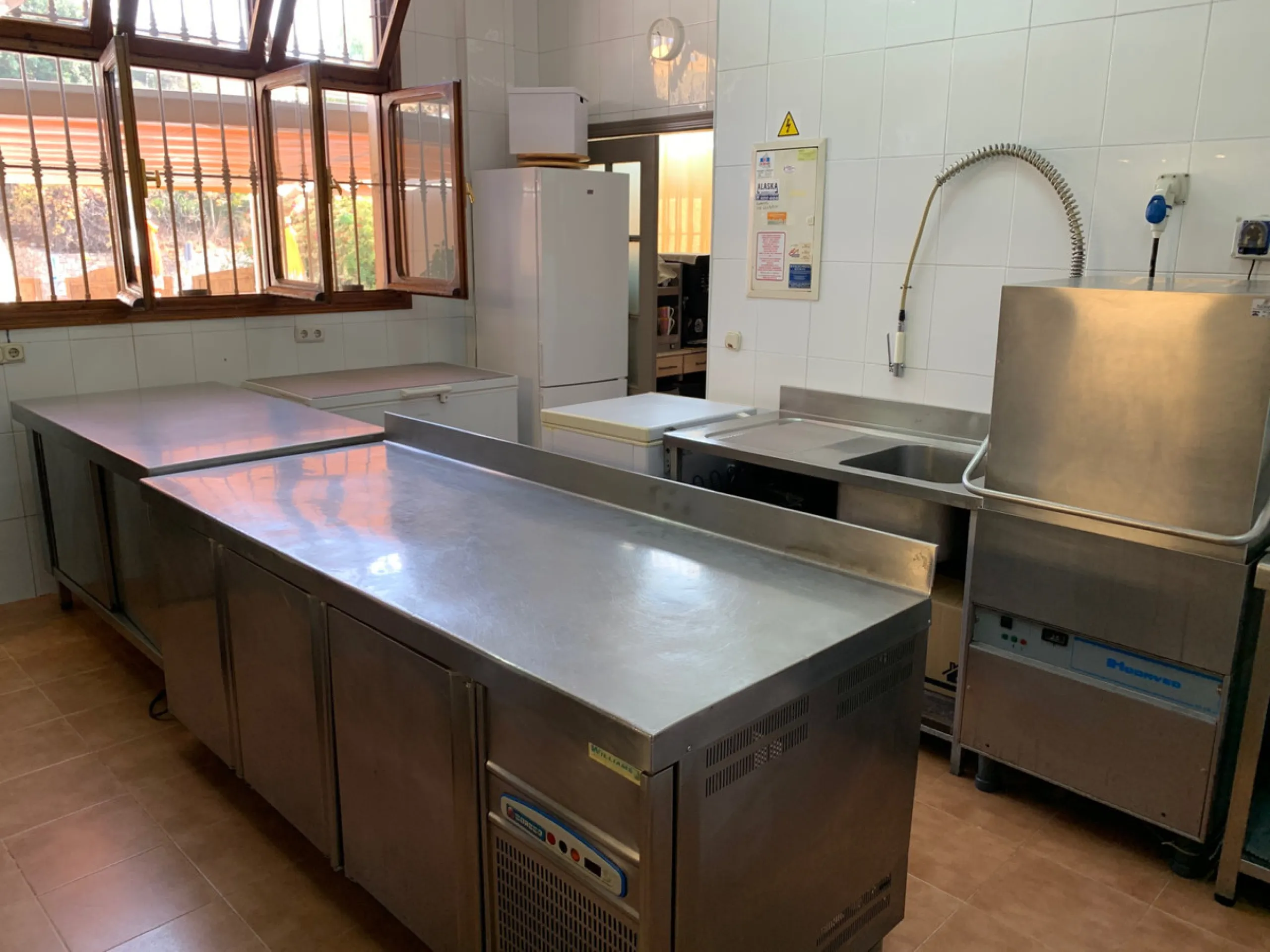 Fantastic restaurant in Torrenueva, ready to set up your next restaurant or business.