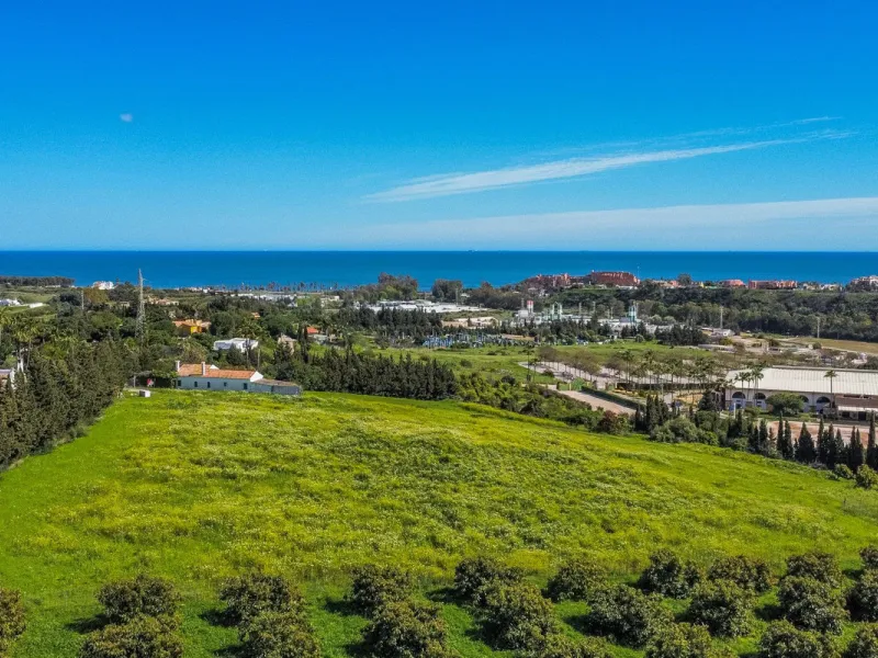 Plot - Land в продаже в Estepona, Málaga. Площадь участка 14272 м²
