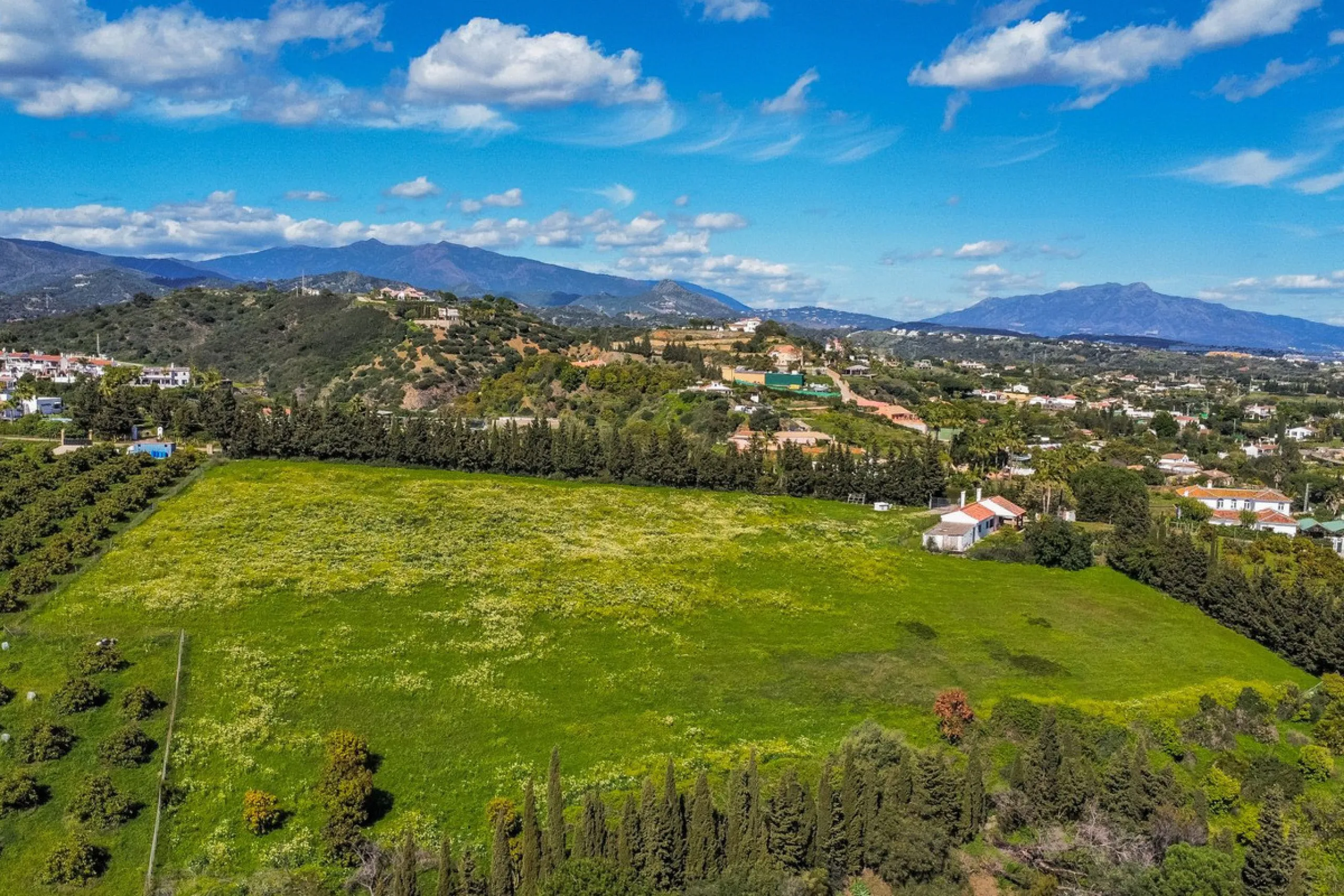 Plot - Land в продаже в Estepona, Málaga. Площадь участка 14272 м²