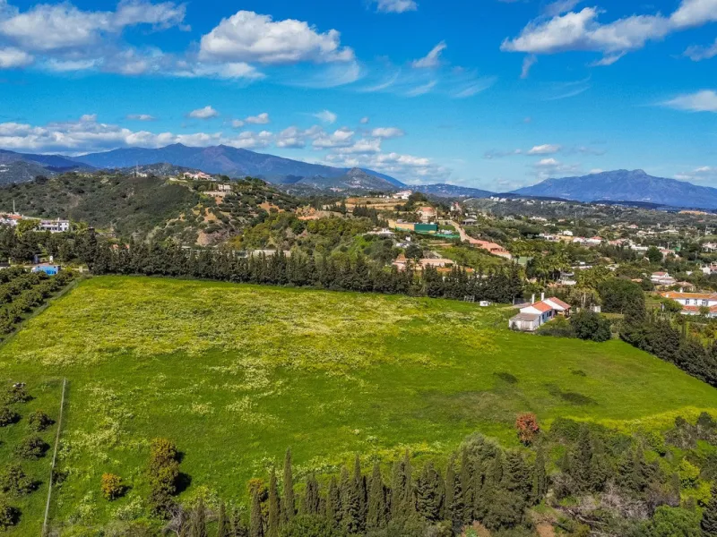 Plot - Land в продаже в Estepona, Málaga. Площадь участка 14272 м²