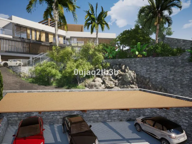 Magnificent plot in a great location and walking distance to Sports center, commercial center, services and amenities. There is a project to build a very large house taking advantage of the slope in the plot. South-West oriented. El Rosario is a consolida
